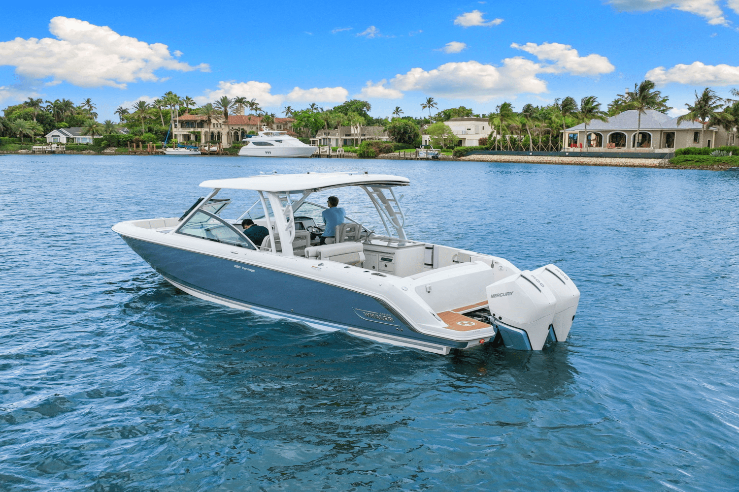 Slide: The Image of Boston Whaler 320 VANTAGE 2023 - 54
