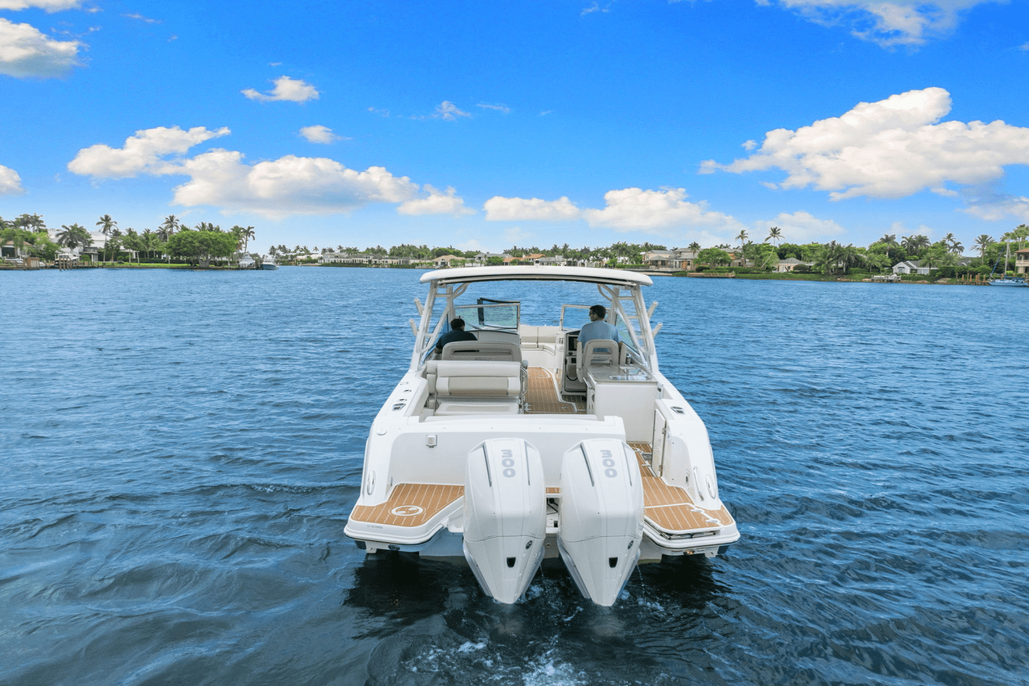 Slide: The Image of Boston Whaler 320 VANTAGE 2023 - 6