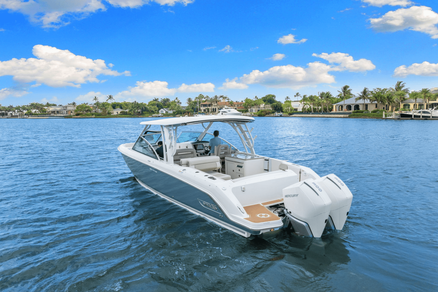 Slide: The Image of Boston Whaler 320 VANTAGE 2023 - 7
