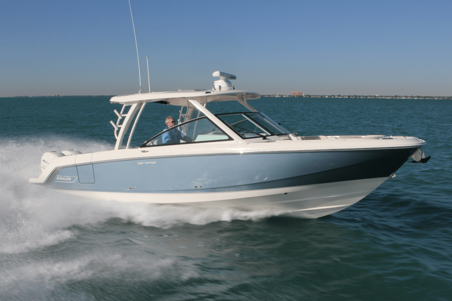 Slide: The Image of Boston Whaler 320 Vantage 2024 - 0