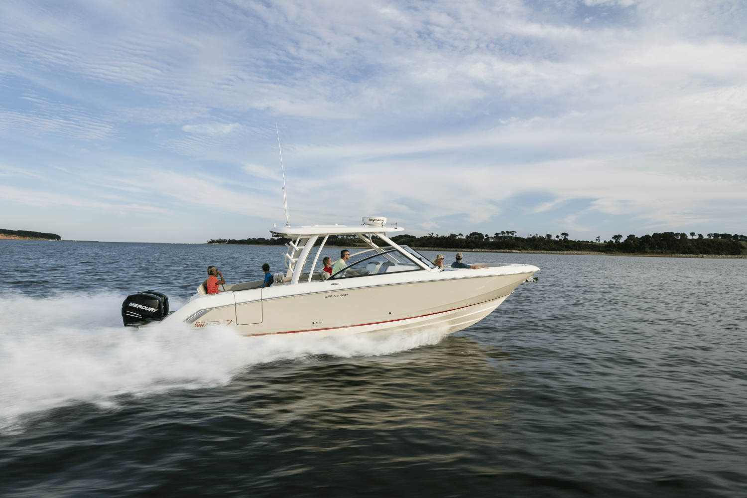 Slide: The Image of Boston Whaler 320 Vantage 2024 - 15