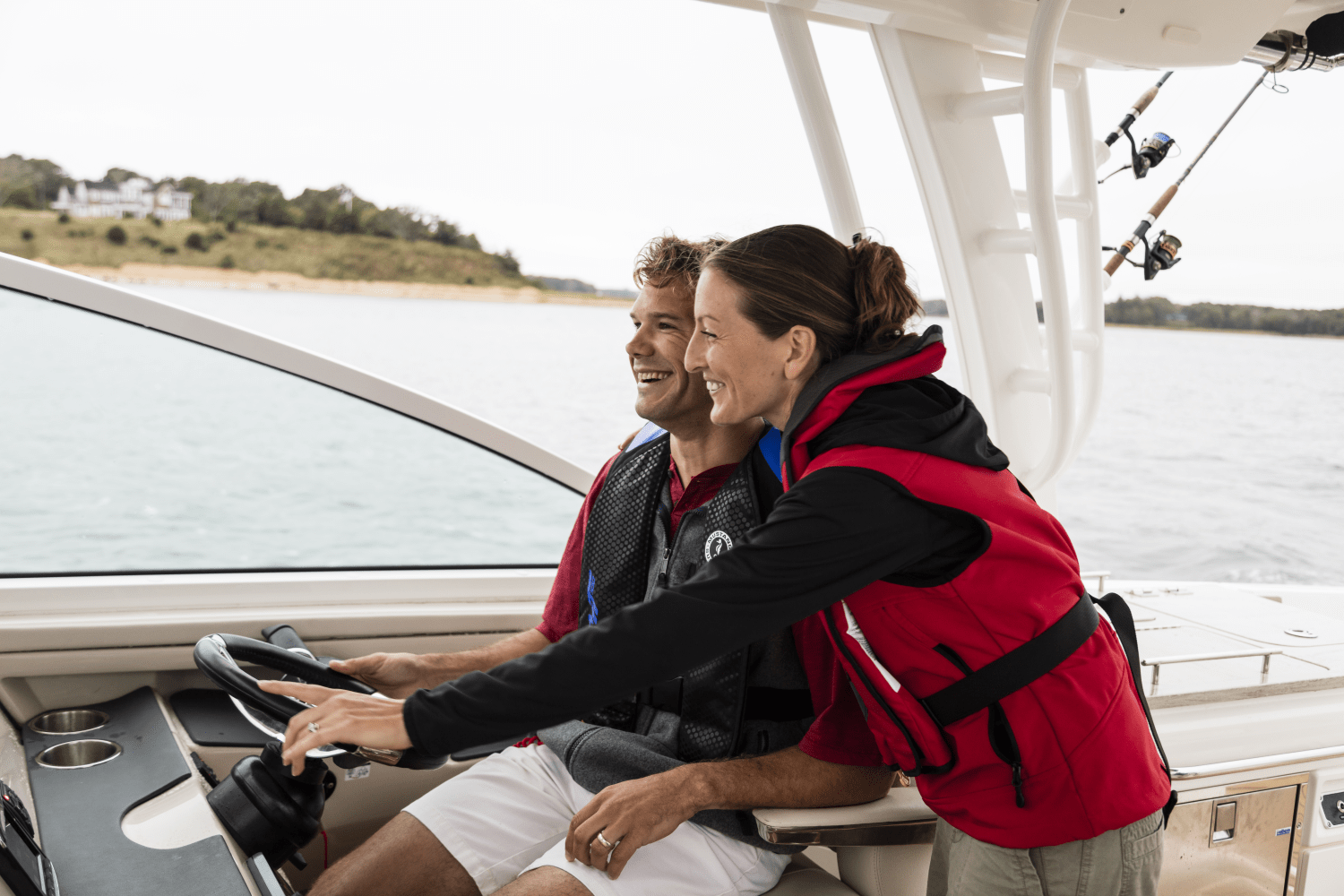 Slide: The Image of Boston Whaler 320 Vantage 2024 - 17