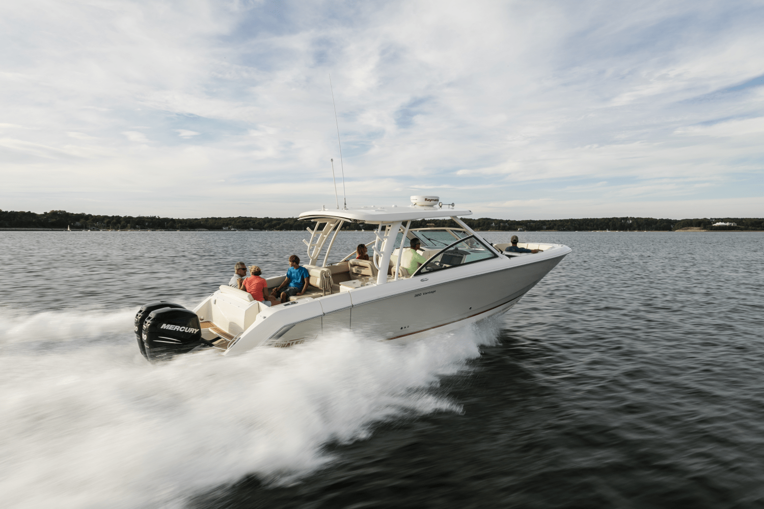 Slide: The Image of Boston Whaler 320 Vantage 2024 - 18