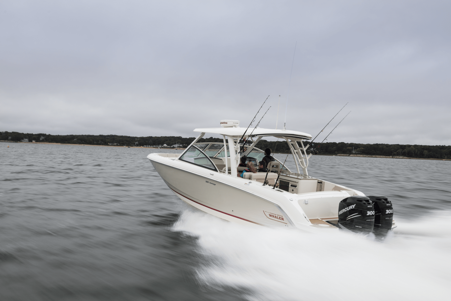 Slide: The Image of Boston Whaler 320 Vantage 2024 - 20
