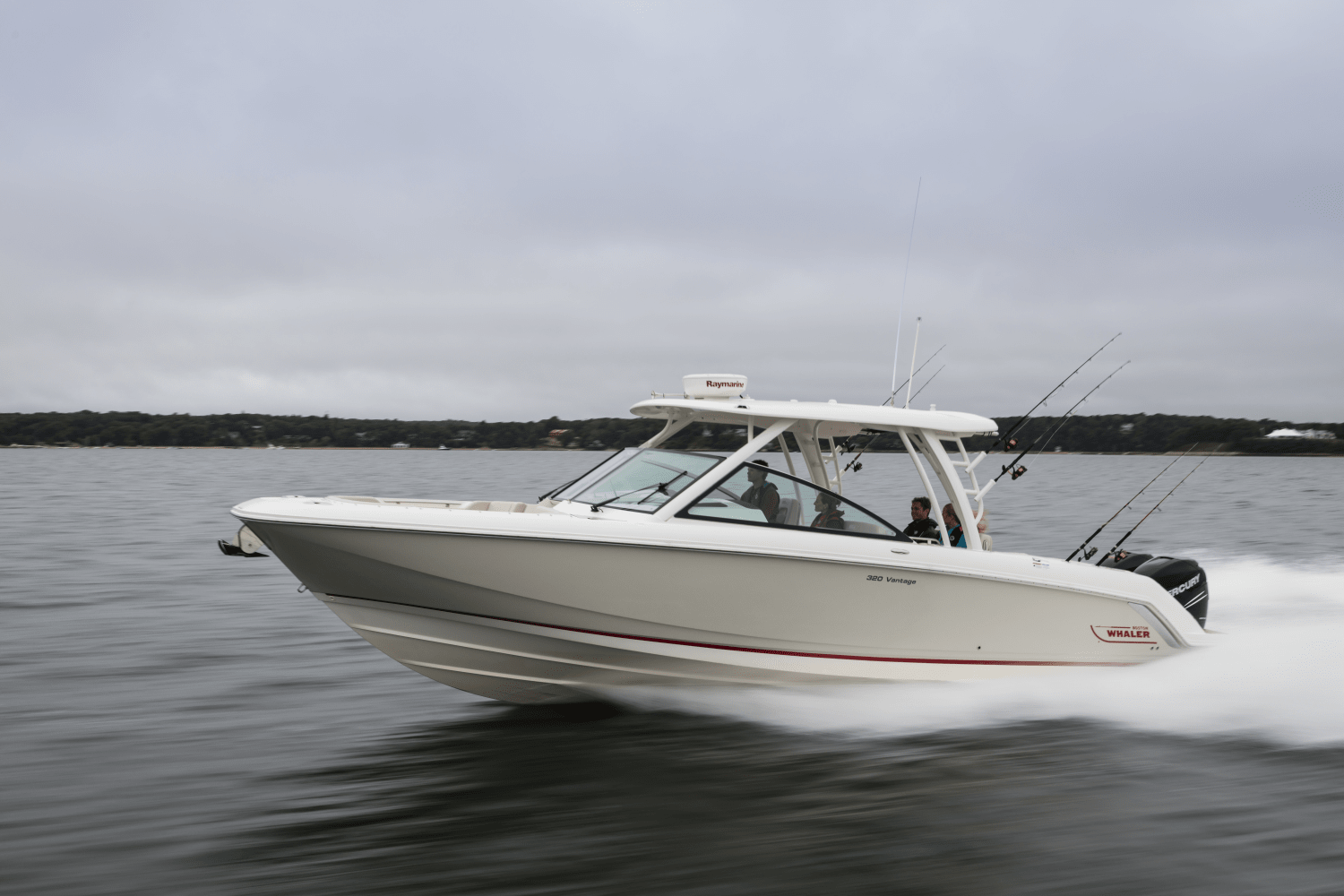 Slide: The Image of Boston Whaler 320 Vantage 2024 - 21