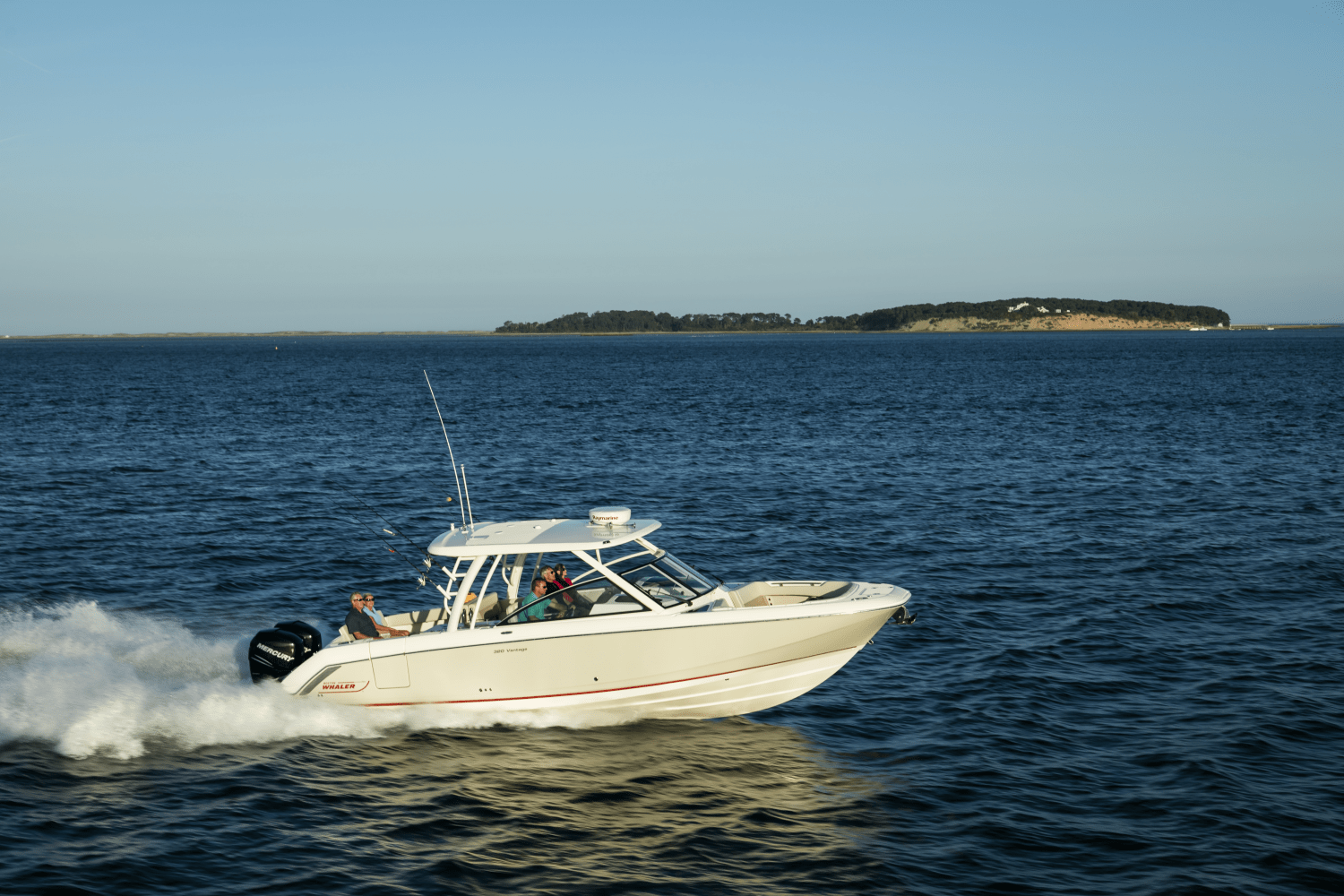 Slide: The Image of Boston Whaler 320 Vantage 2024 - 23