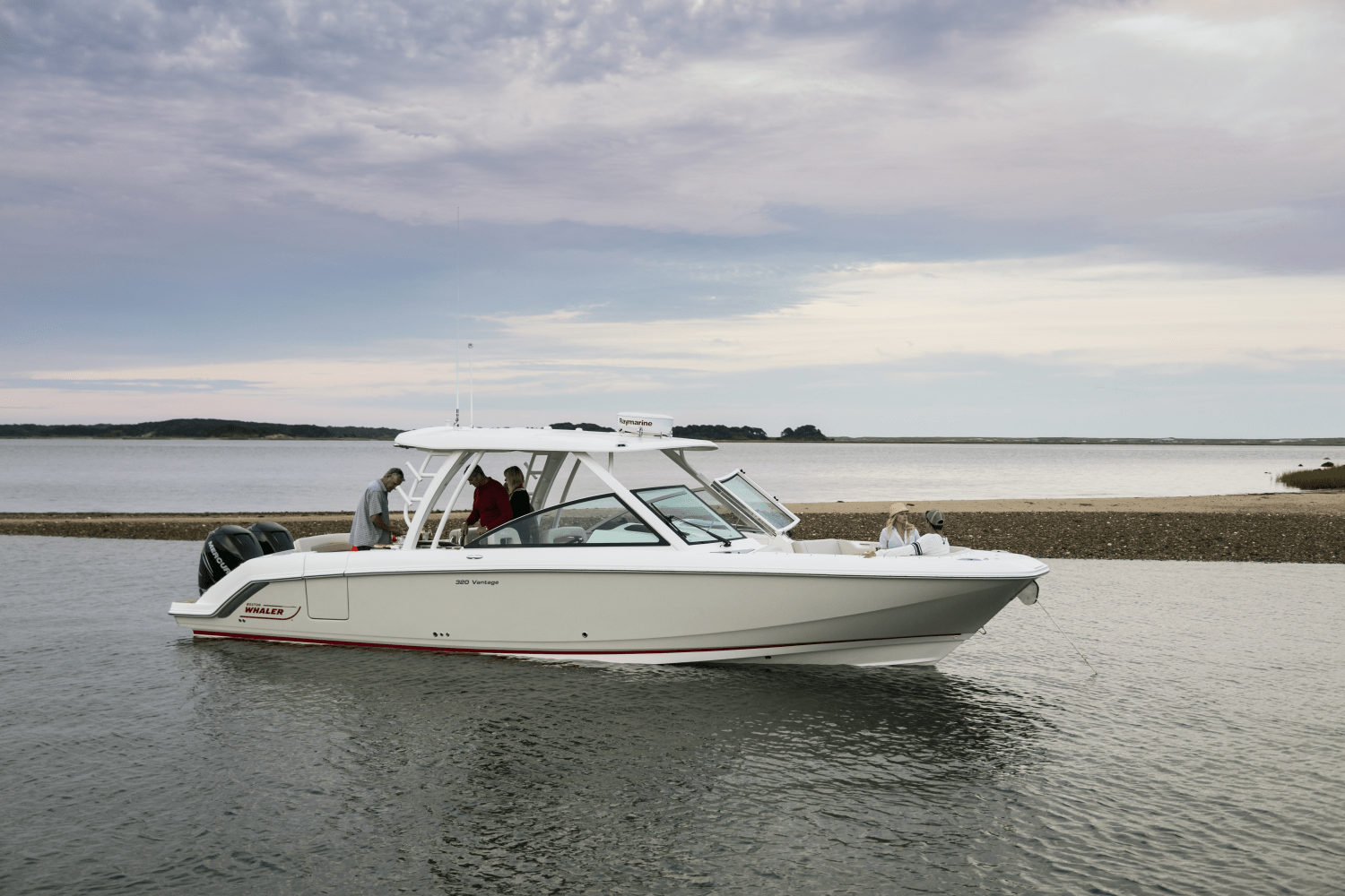 Slide: The Image of Boston Whaler 320 Vantage 2024 - 26