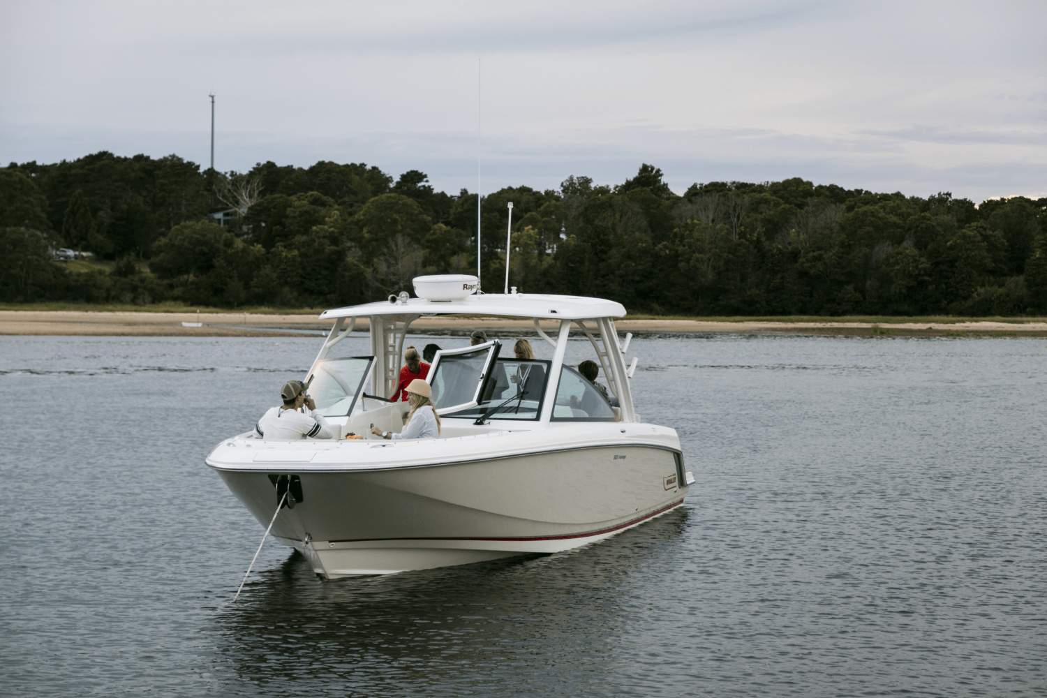 Slide: The Image of Boston Whaler 320 Vantage 2024 - 27