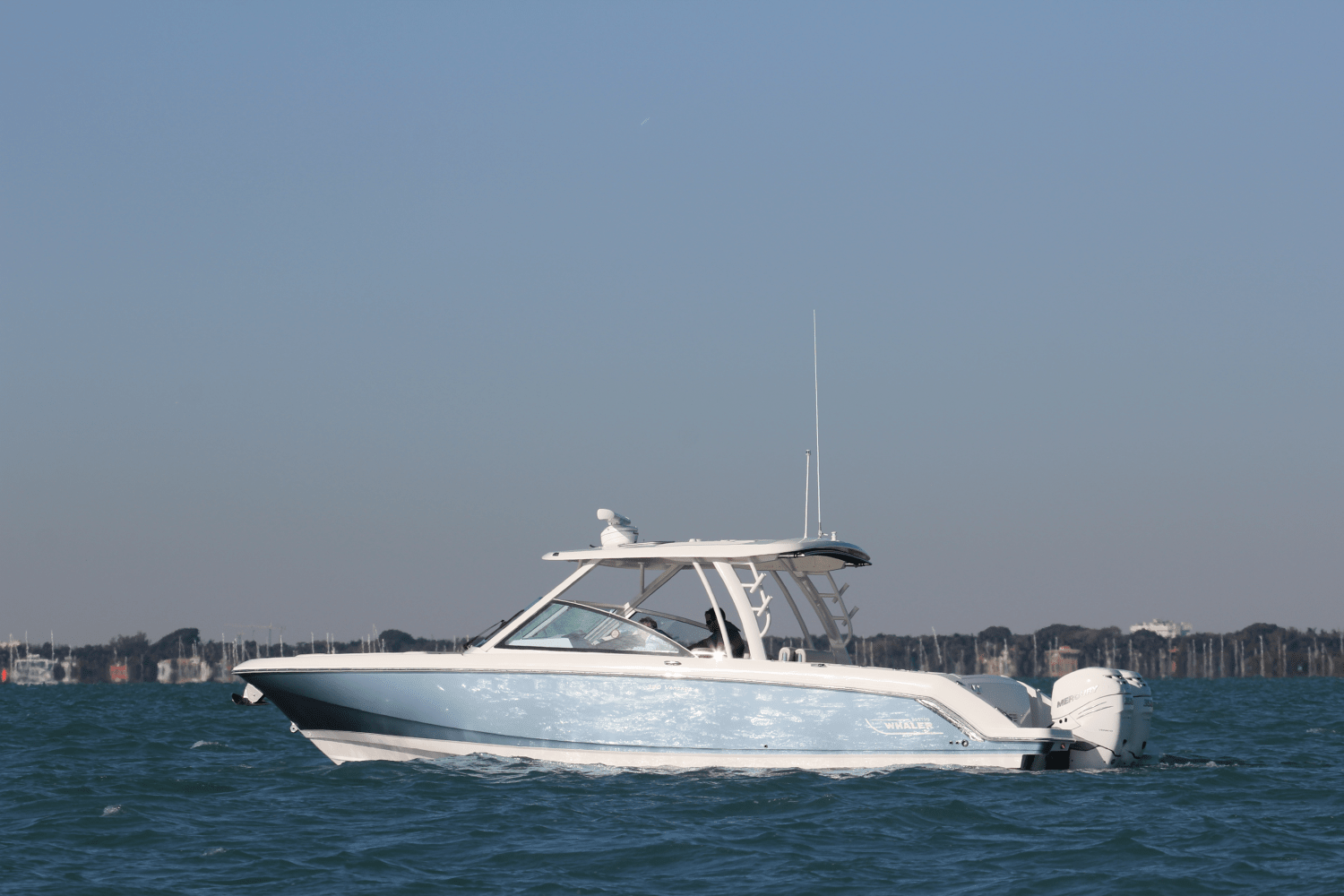 Slide: The Image of Boston Whaler 320 Vantage 2024 - 30