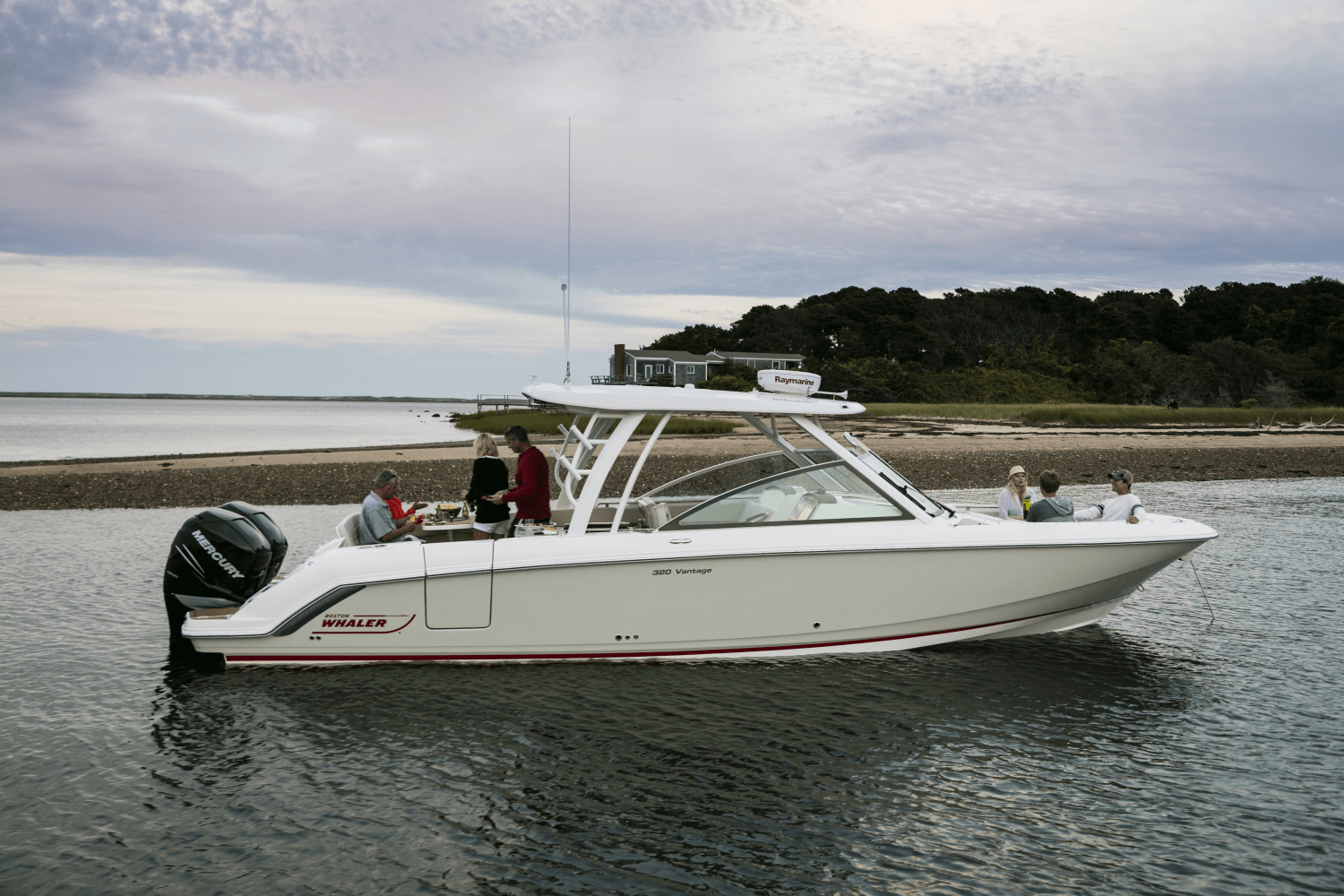 Slide: The Image of Boston Whaler 320 Vantage 2024 - 33