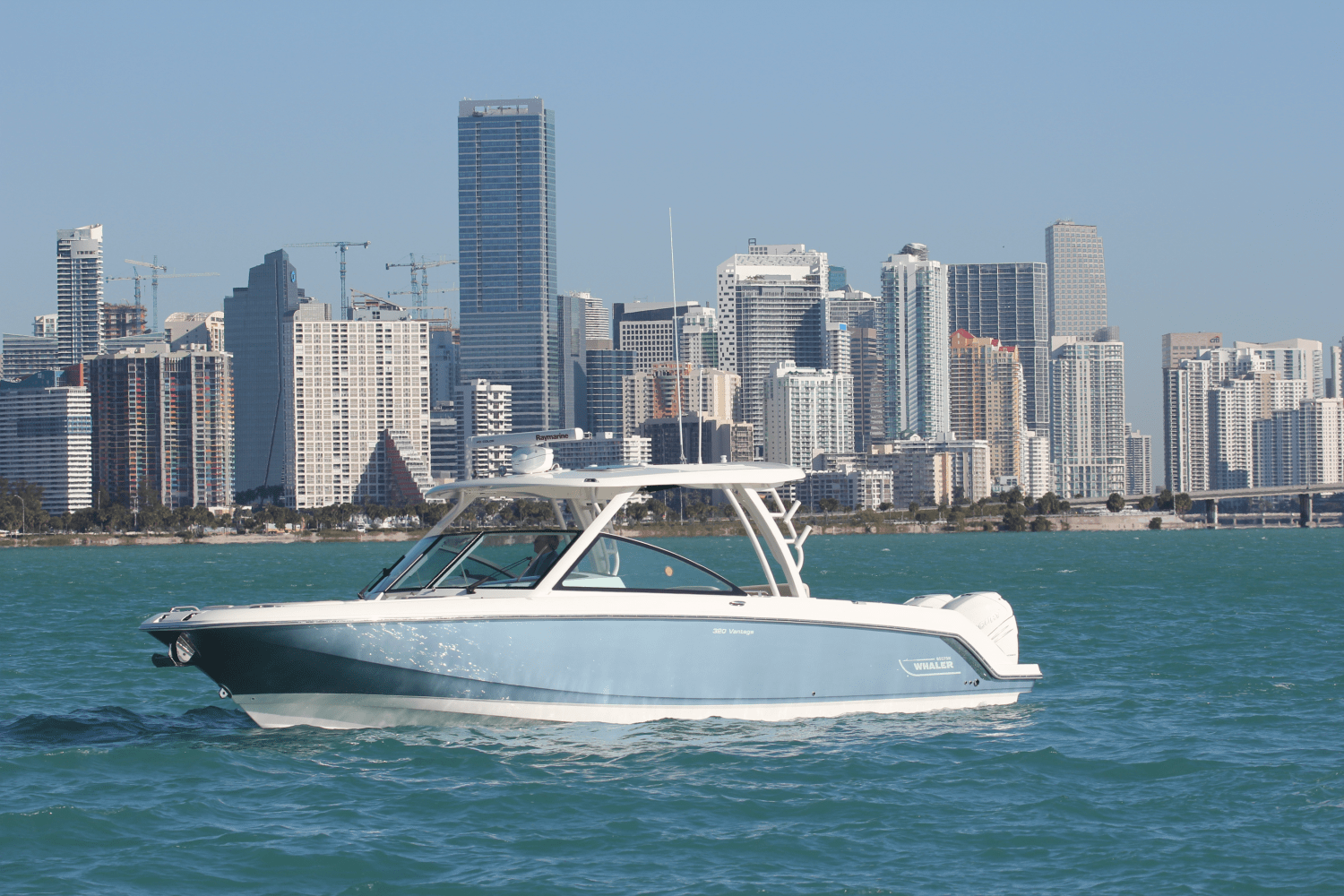 Slide: The Image of Boston Whaler 320 Vantage 2024 - 34