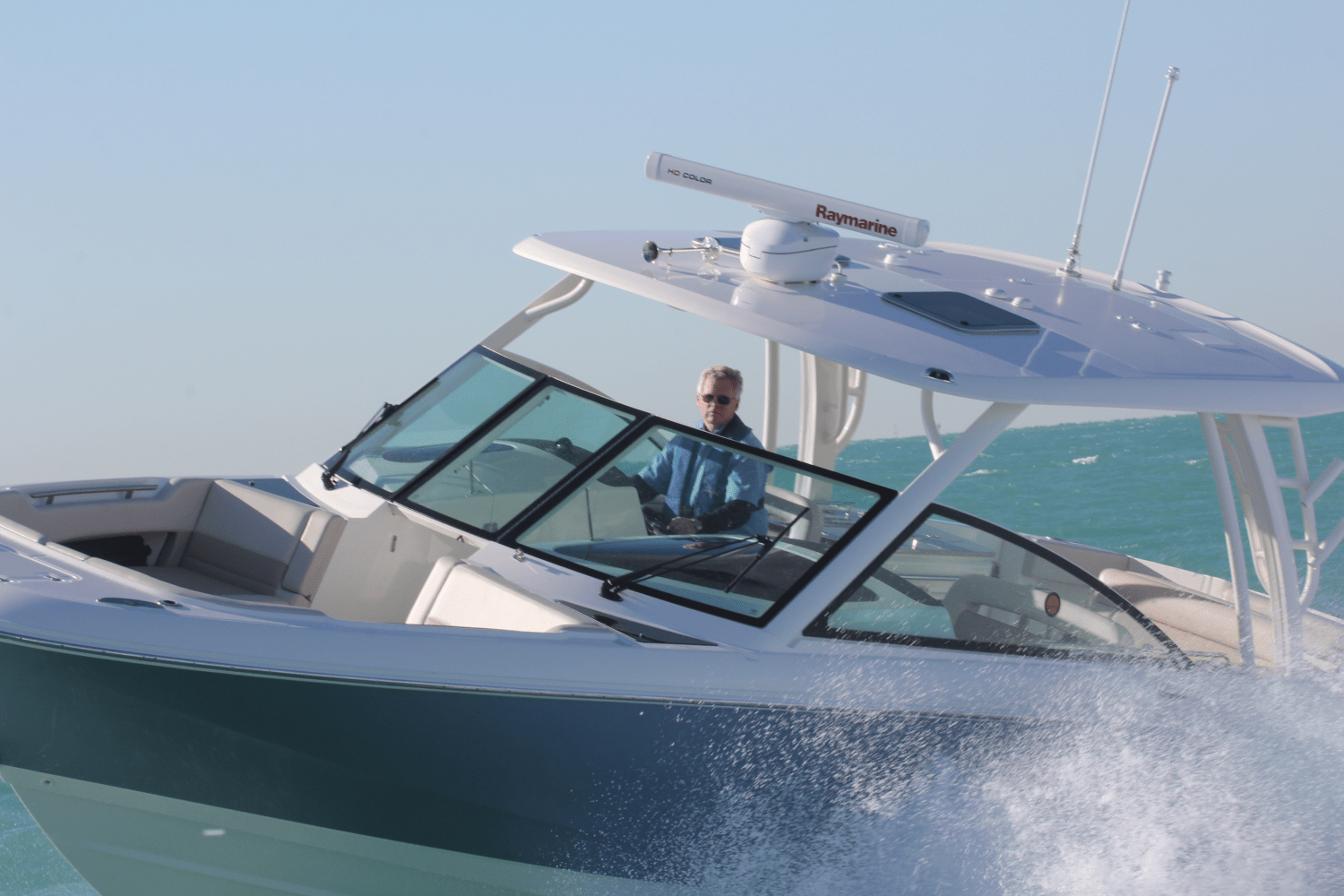 Slide: The Image of Boston Whaler 320 Vantage 2024 - 35