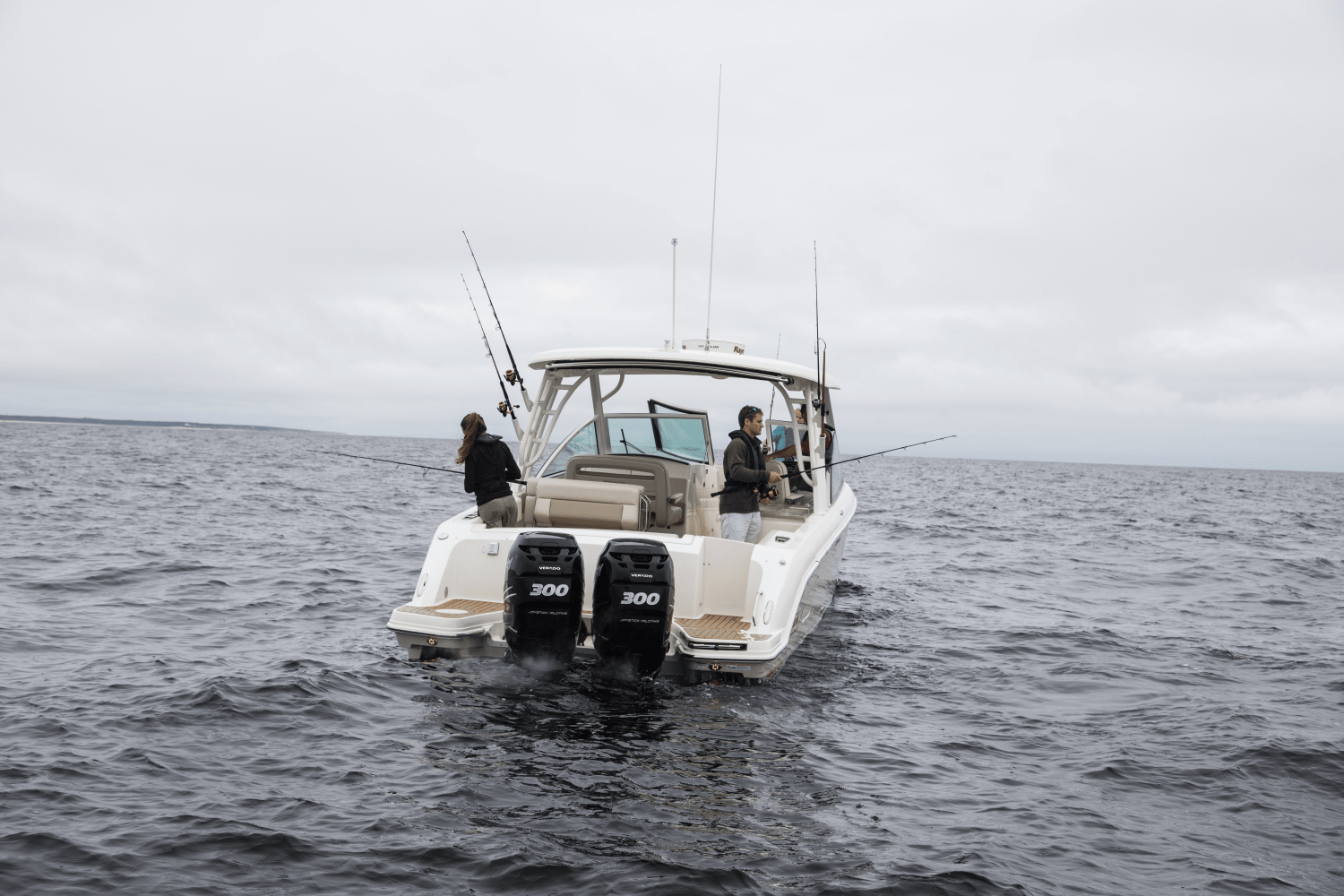 Slide: The Image of Boston Whaler 320 Vantage 2024 - 38