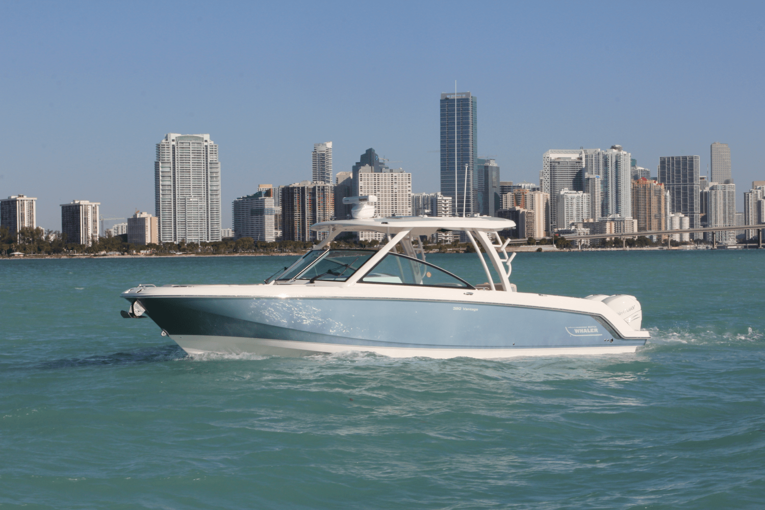 Slide: The Image of Boston Whaler 320 Vantage 2024 - 39
