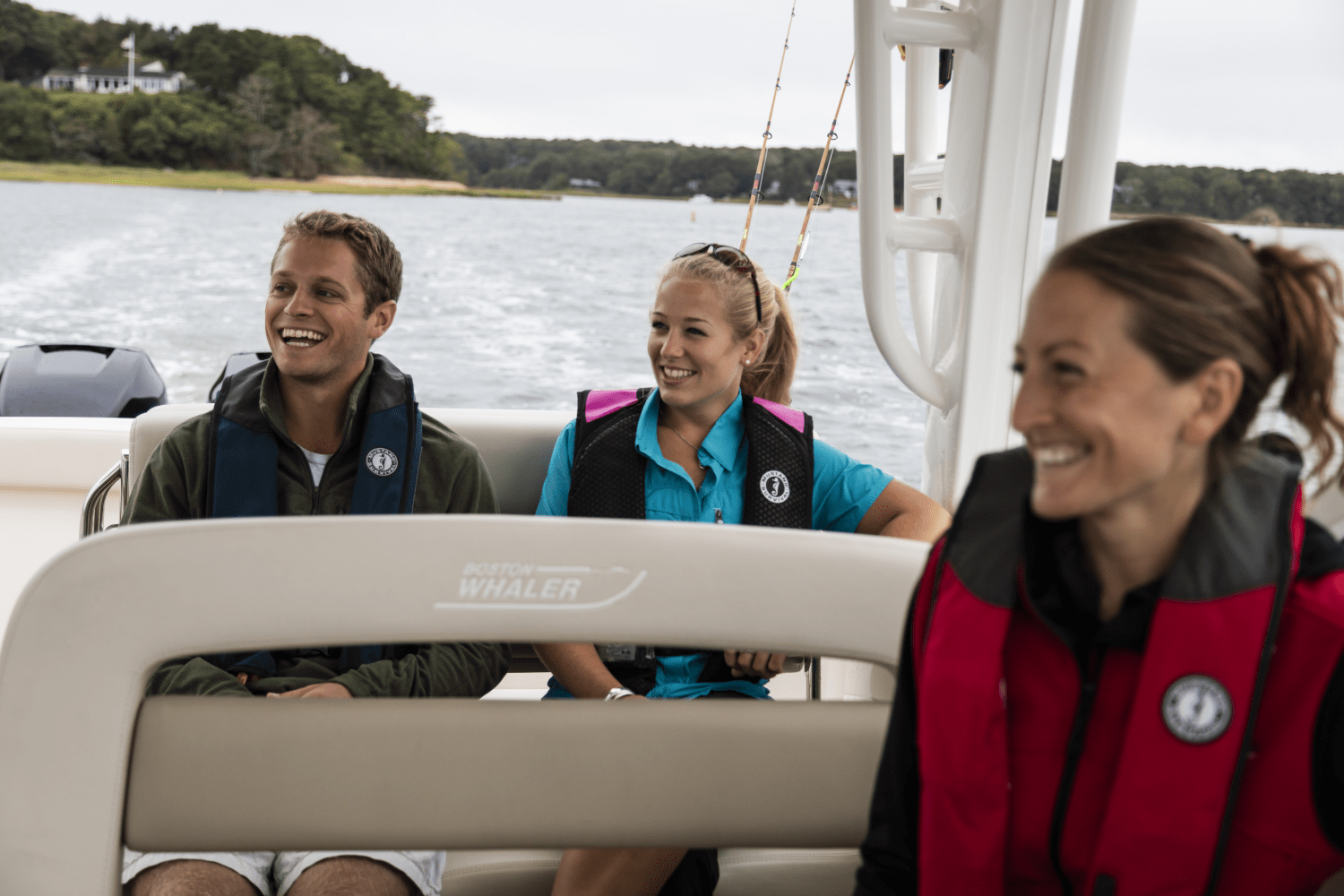 Slide: The Image of Boston Whaler 320 Vantage 2024 - 40