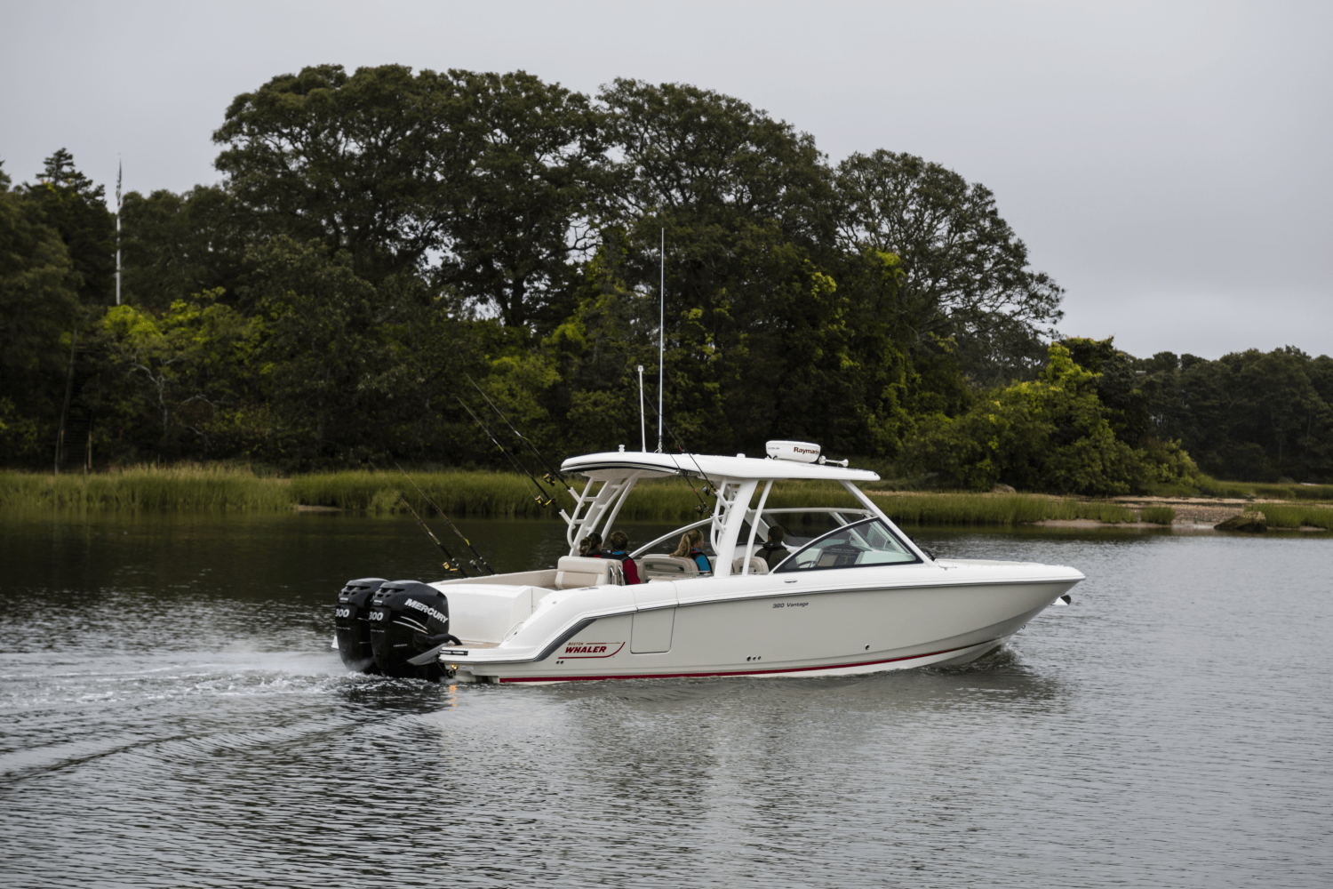 Slide: The Image of Boston Whaler 320 Vantage 2024 - 41