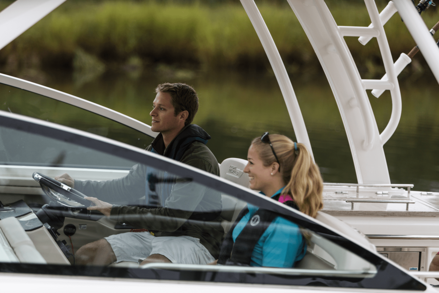 Slide: The Image of Boston Whaler 320 Vantage 2024 - 42