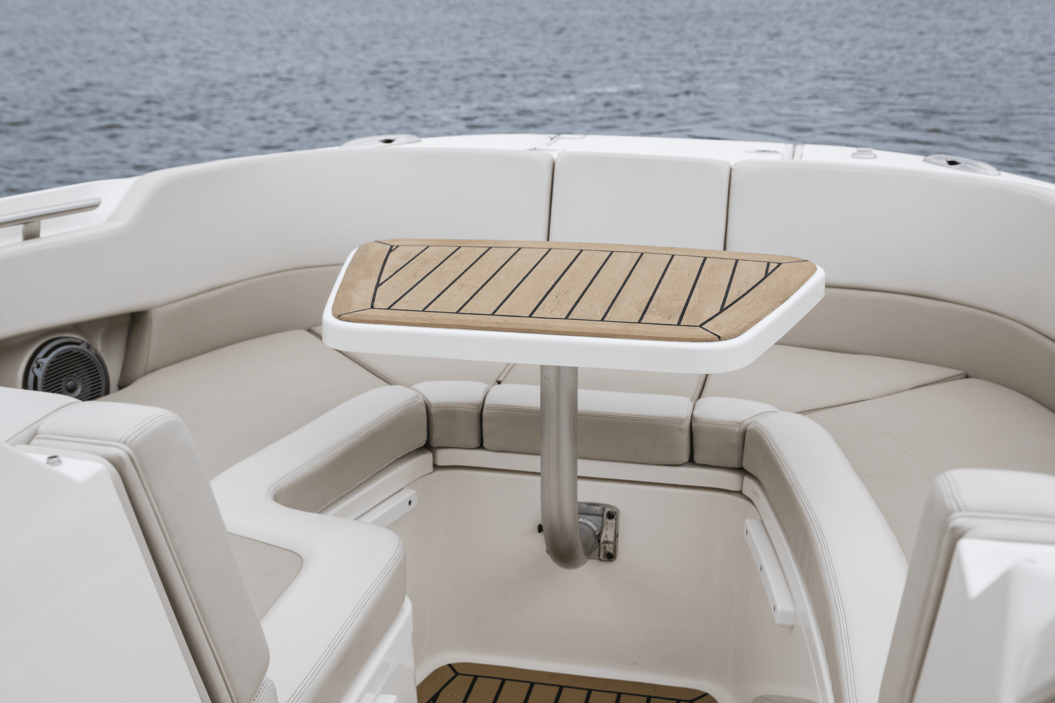 Slide: The Image of Boston Whaler 320 Vantage 2024 - 46
