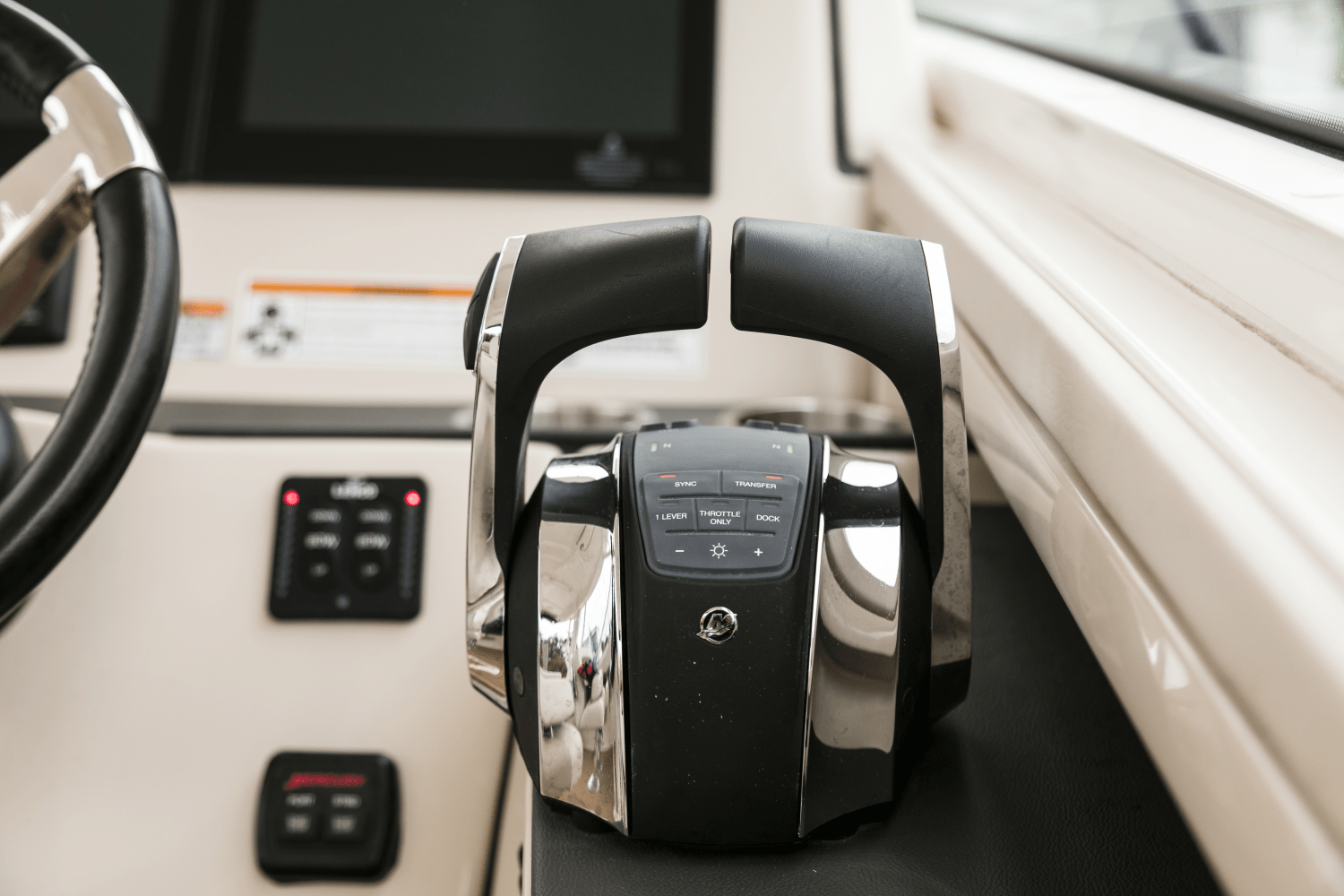 Slide: The Image of Boston Whaler 320 Vantage 2024 - 47