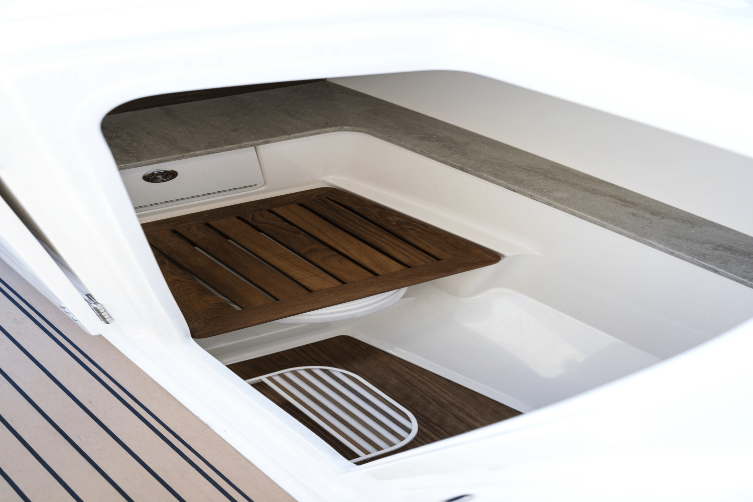 Slide: The Image of Boston Whaler 320 Vantage 2024 - 54