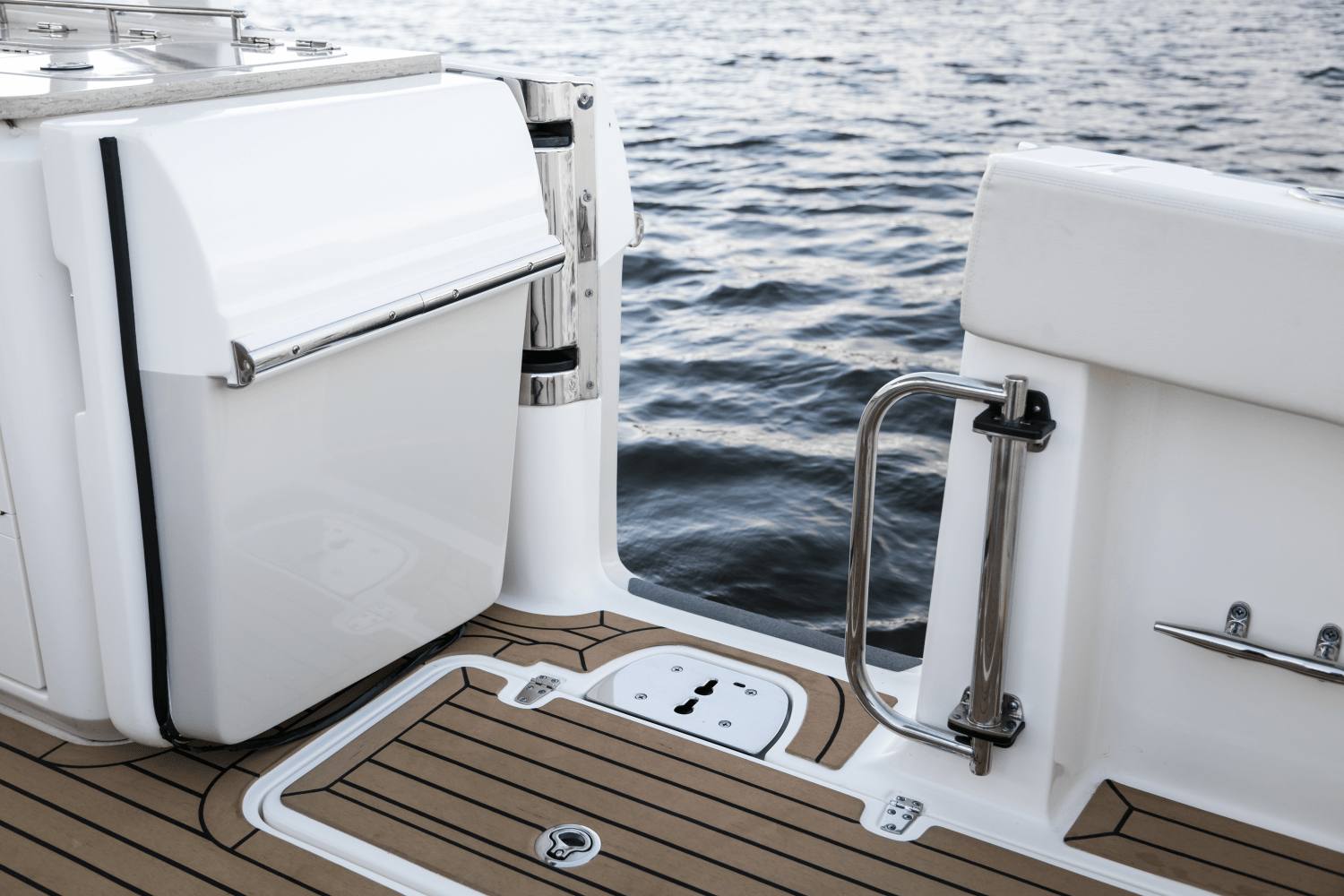 Slide: The Image of Boston Whaler 320 Vantage 2024 - 56