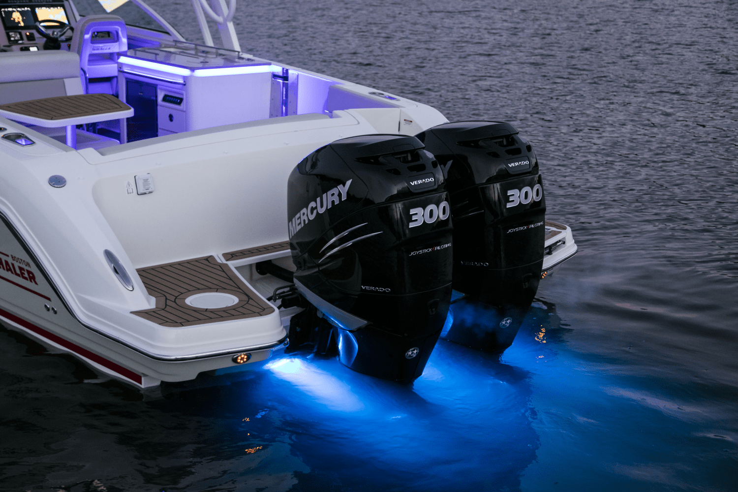 Slide: The Image of Boston Whaler 320 Vantage 2024 - 59