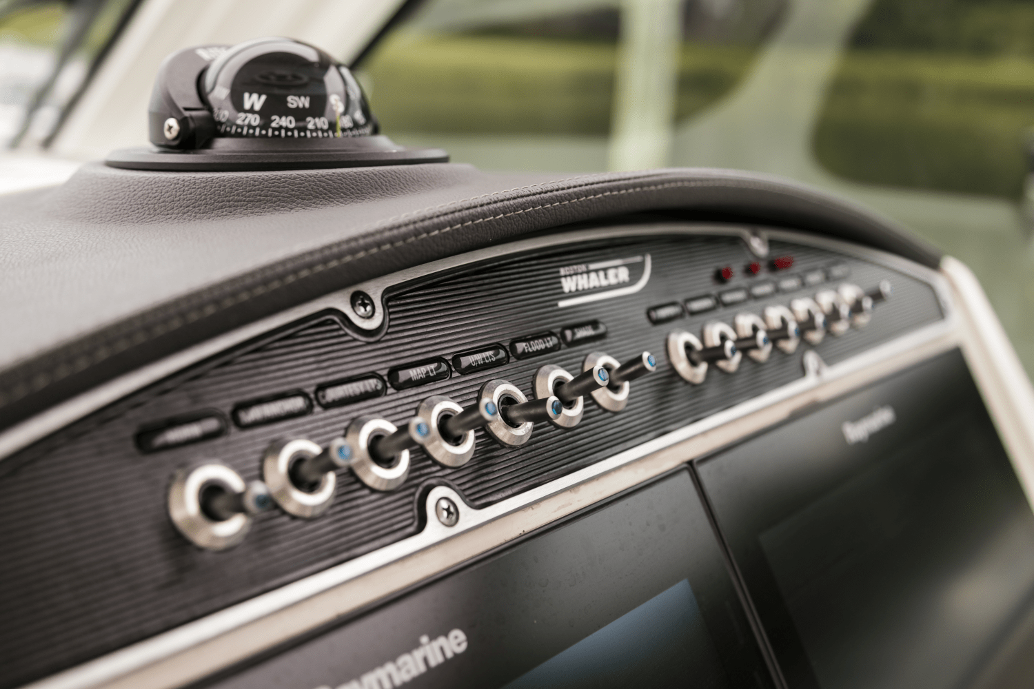 Slide: The Image of Boston Whaler 320 Vantage 2024 - 61