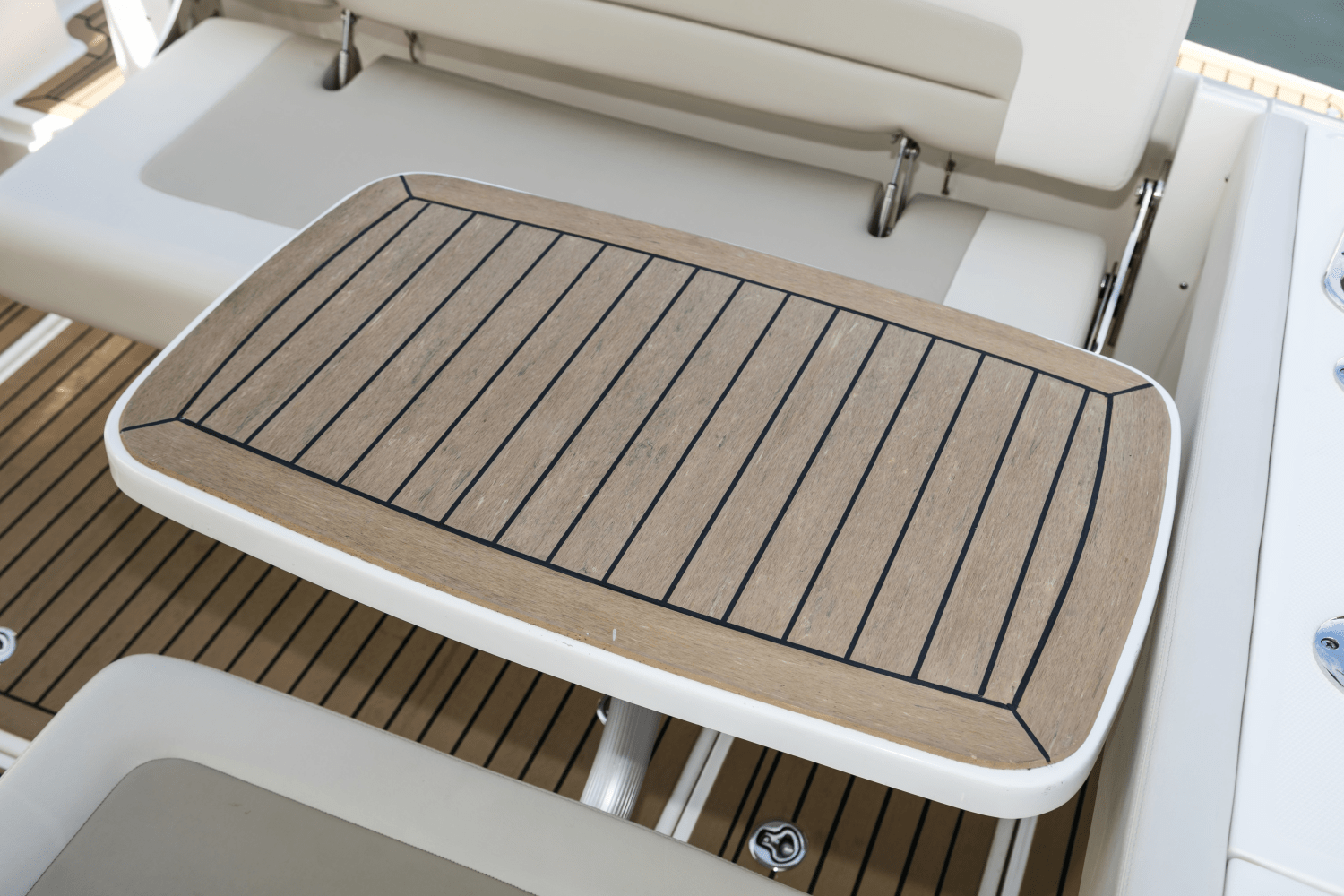Slide: The Image of Boston Whaler 320 Vantage 2024 - 65