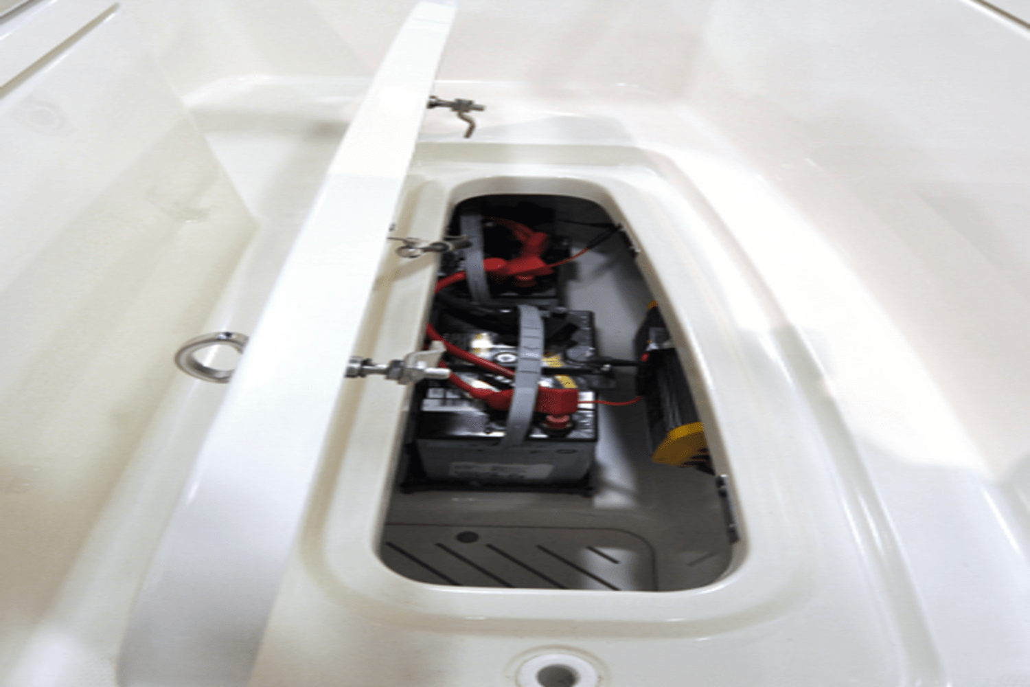 Slide: The Image of Boston Whaler 320 Vantage 2024 - 66