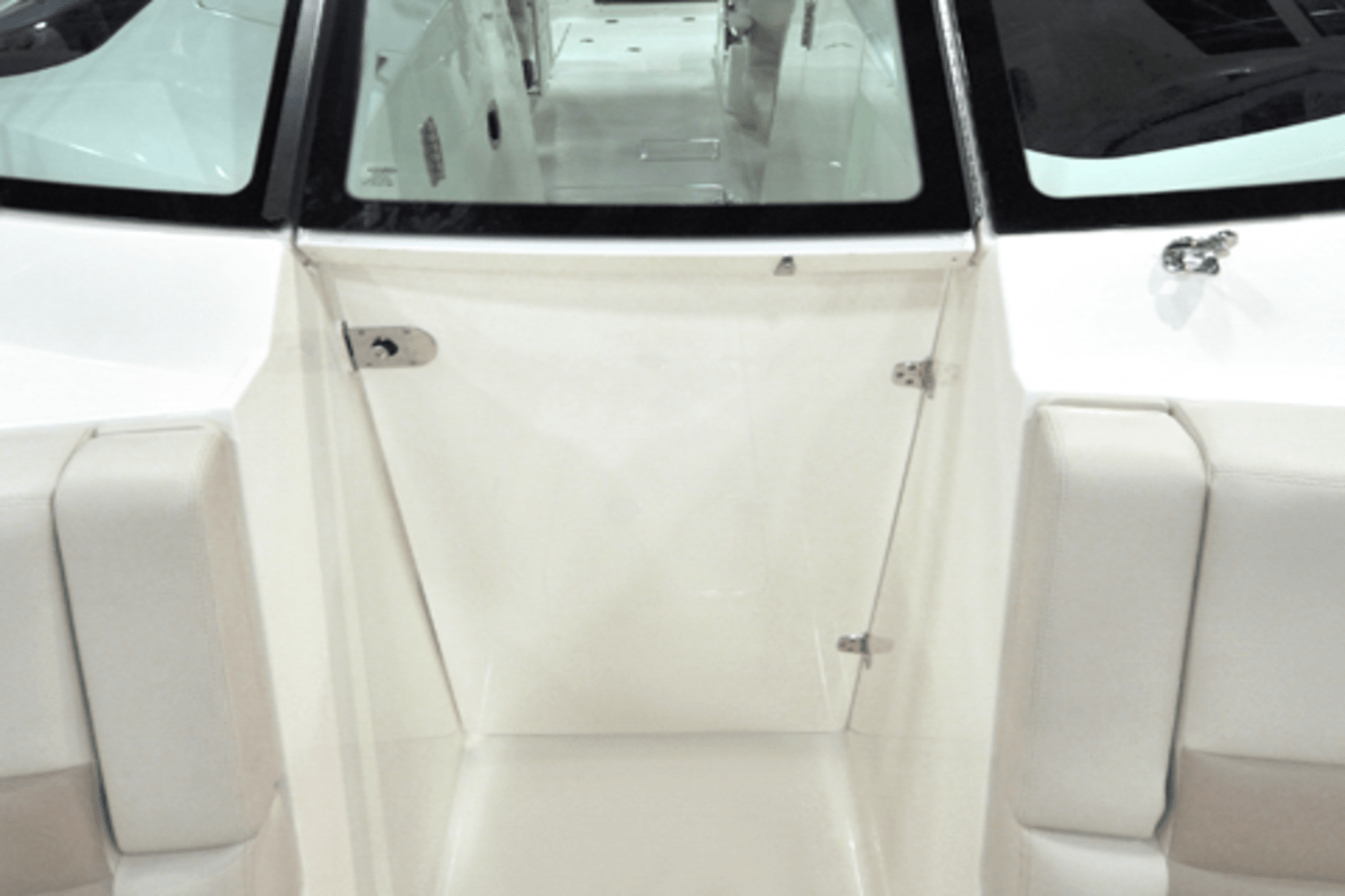 Slide: The Image of Boston Whaler 320 Vantage 2024 - 70