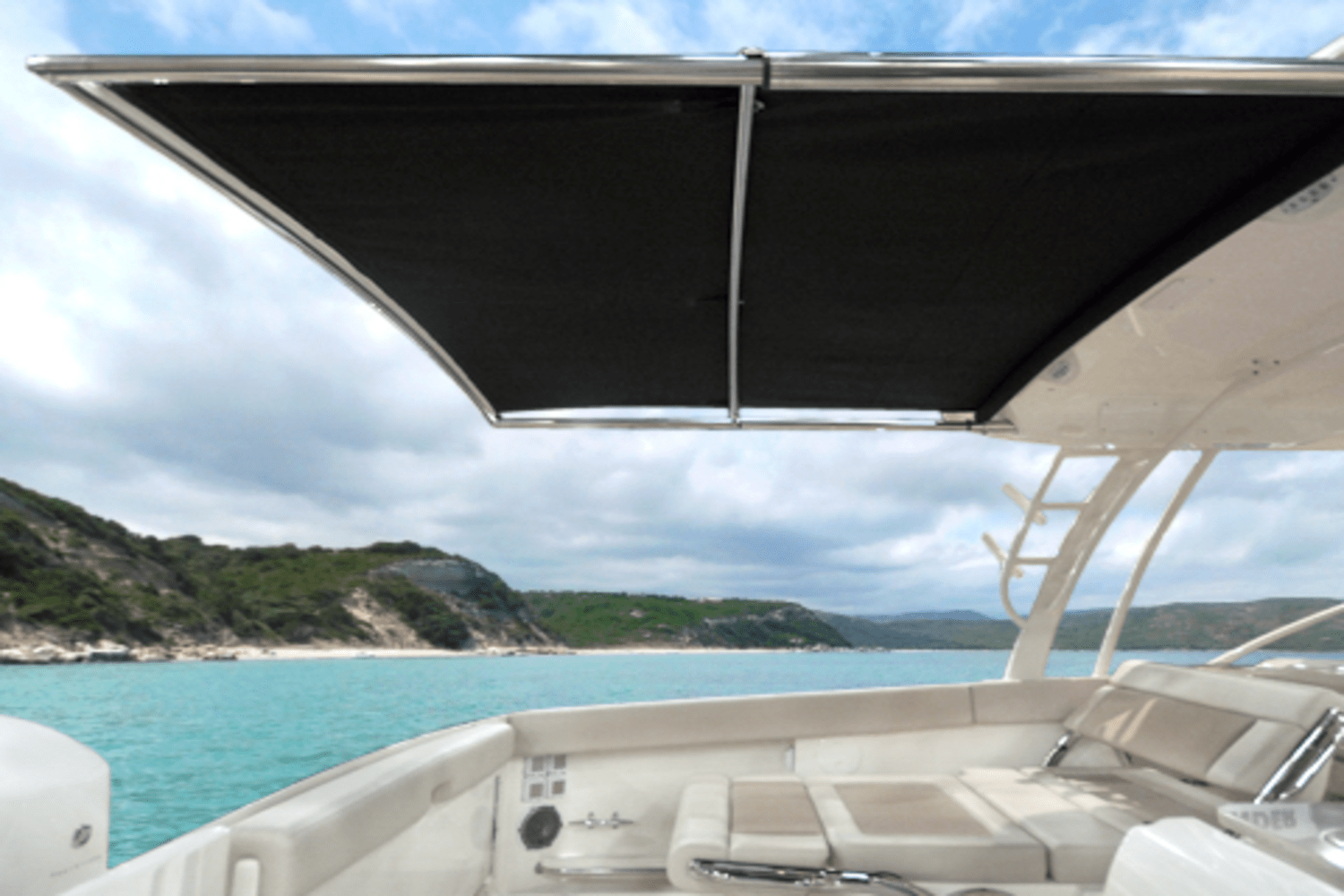 Slide: The Image of Boston Whaler 320 Vantage 2024 - 73