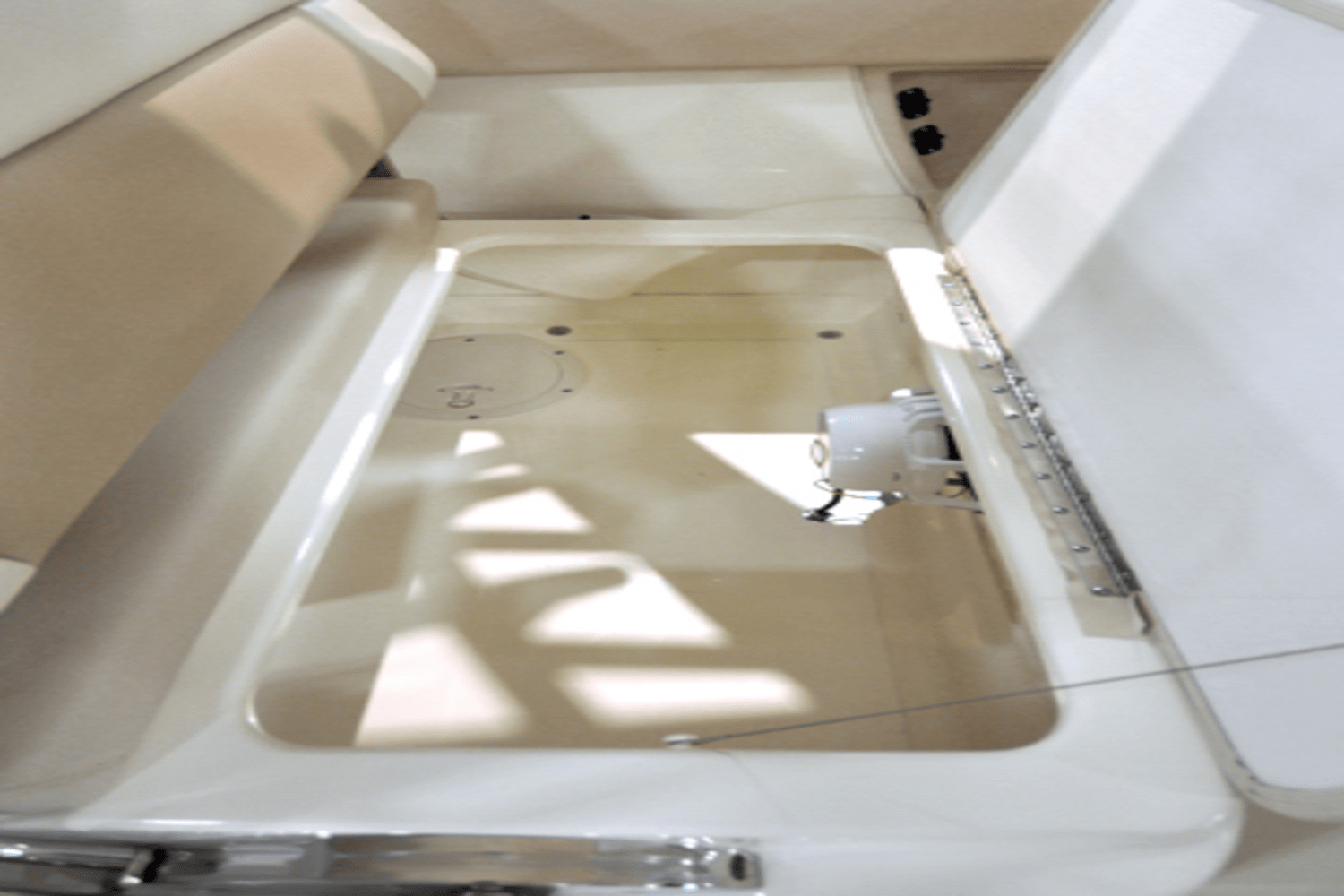Slide: The Image of Boston Whaler 320 Vantage 2024 - 87
