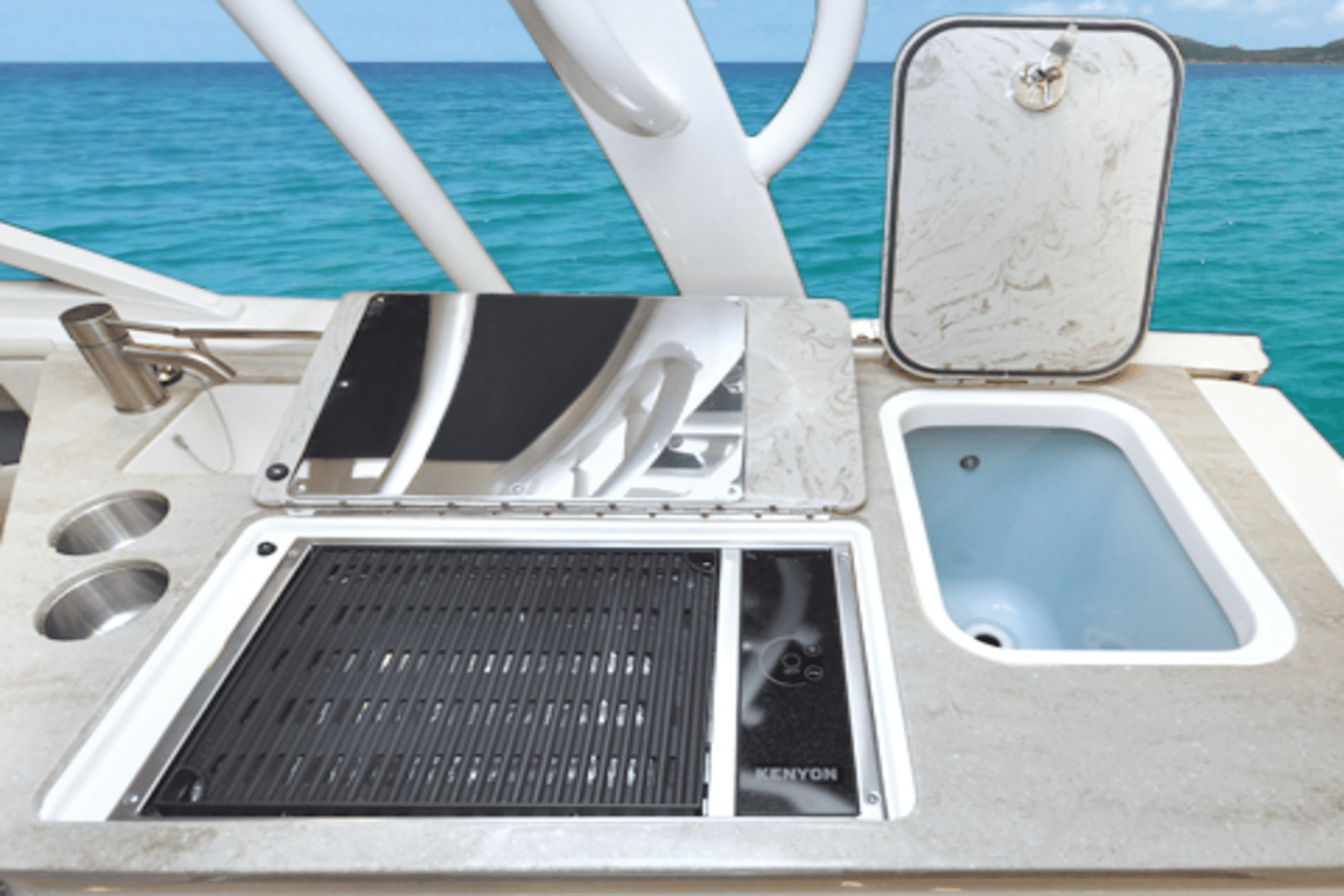 Slide: The Image of Boston Whaler 320 Vantage 2024 - 88
