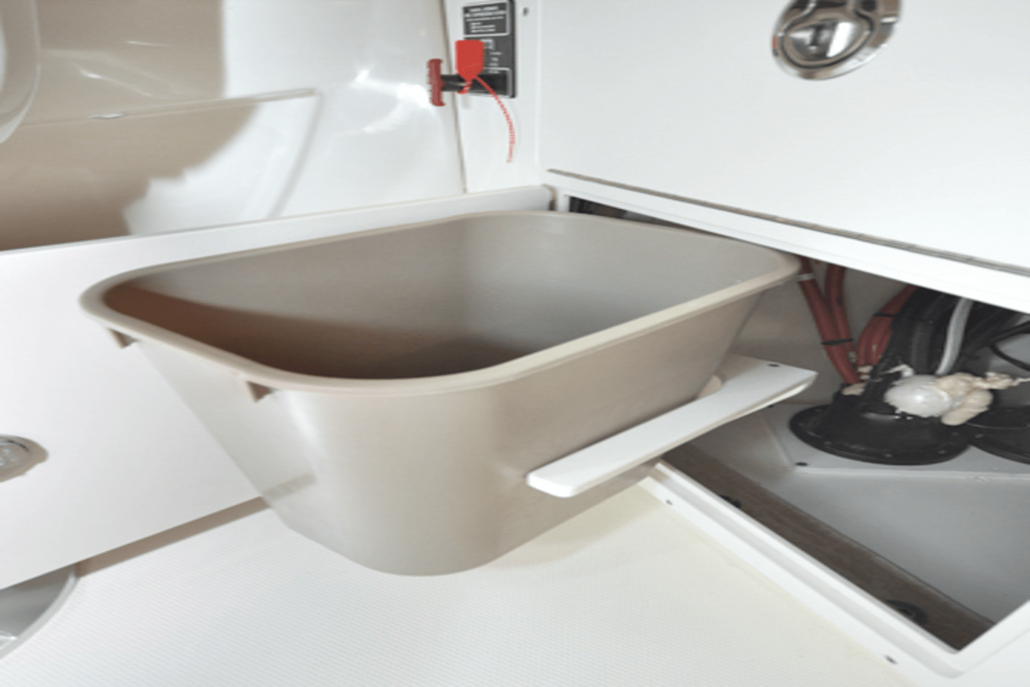 Slide: The Image of Boston Whaler 320 Vantage 2024 - 90