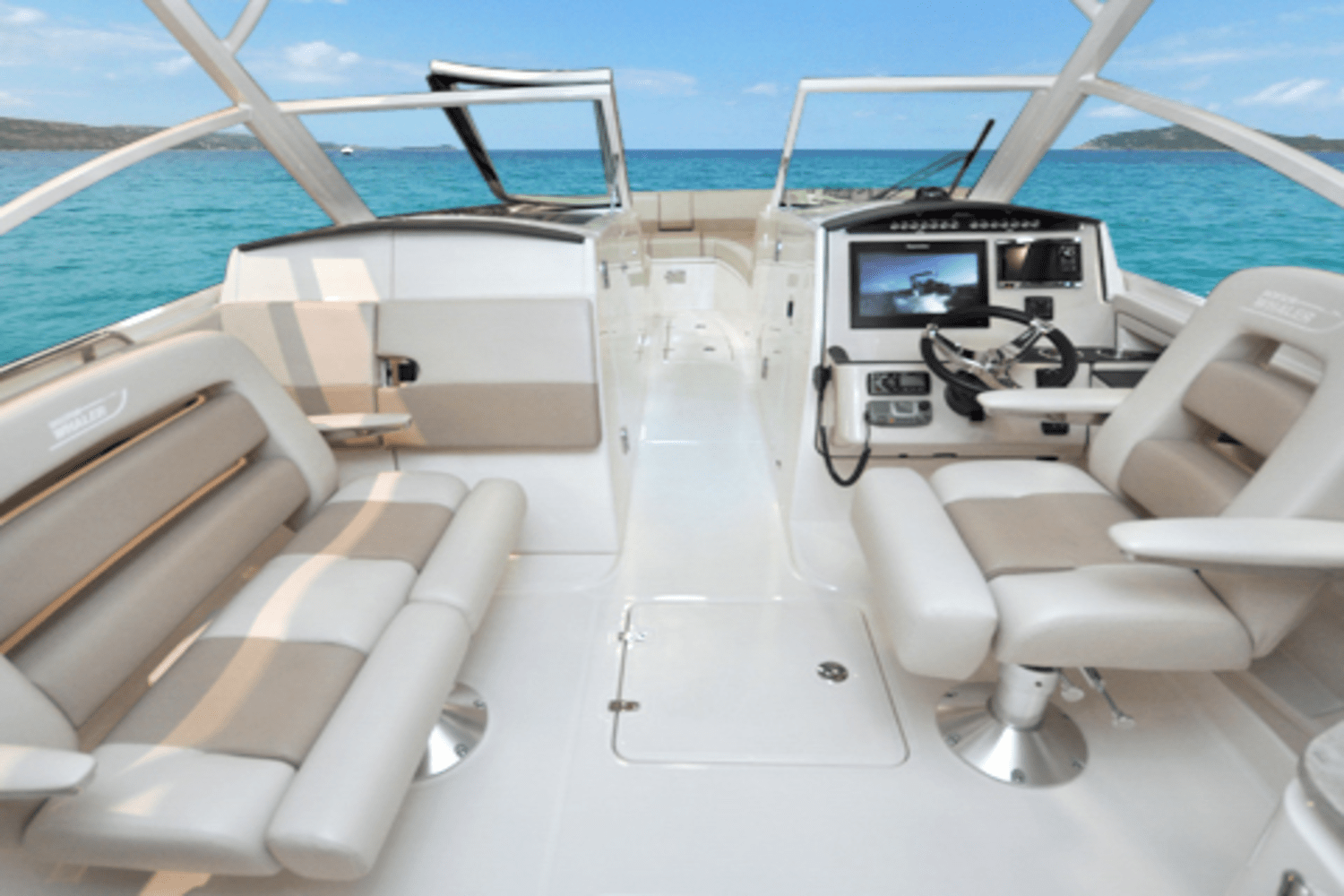 Slide: The Image of Boston Whaler 320 Vantage 2024 - 91