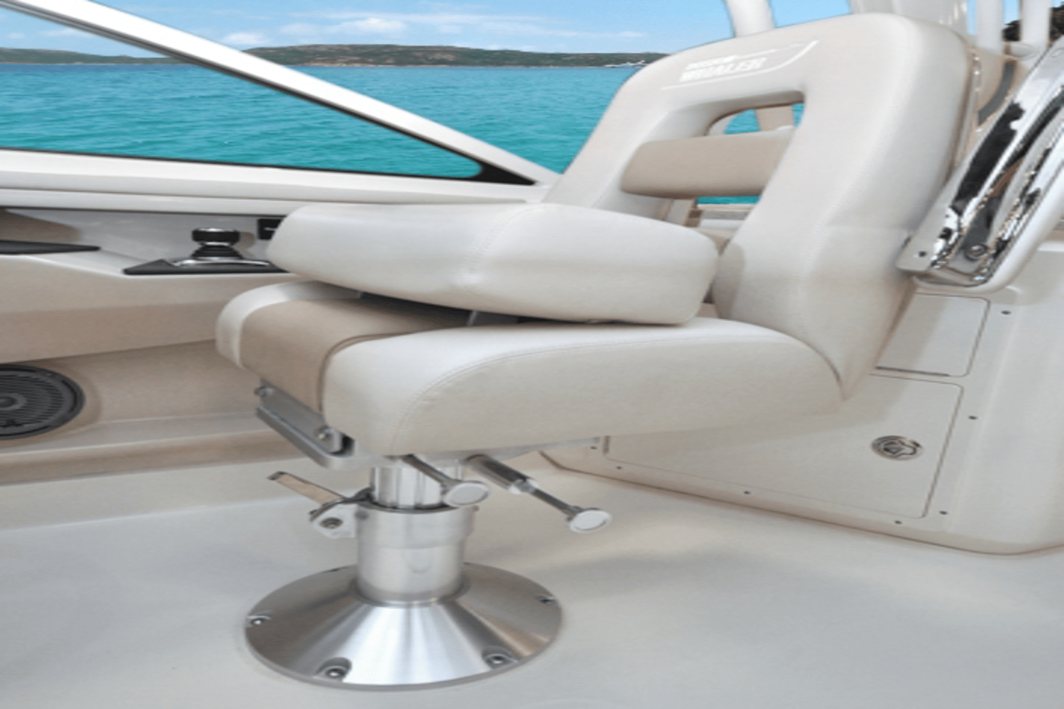 Slide: The Image of Boston Whaler 320 Vantage 2024 - 92