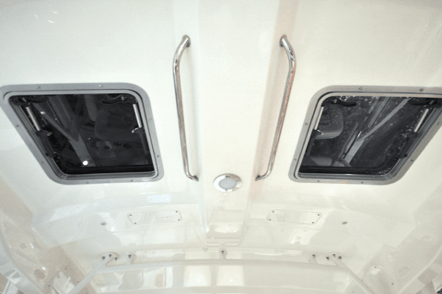 Slide: The Image of Boston Whaler 320 Vantage 2024 - 94
