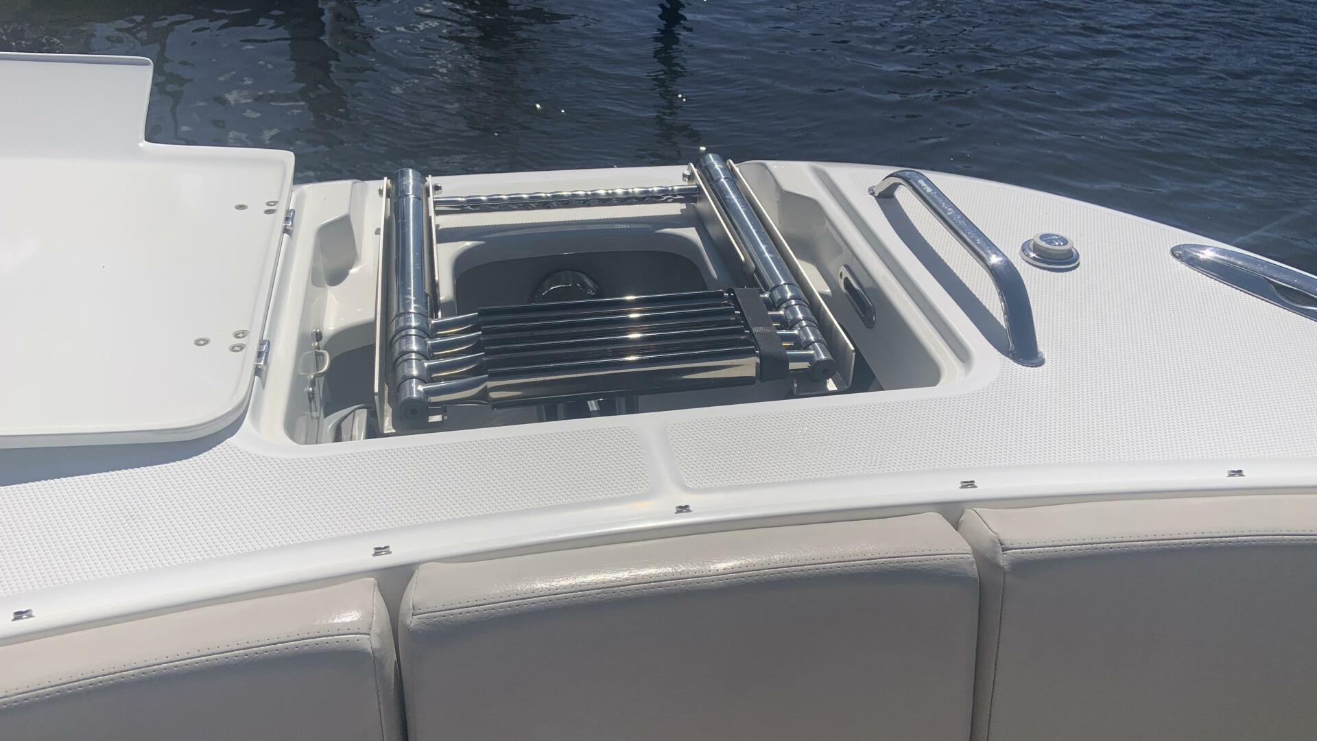 Slide: The Image of Boston Whaler 320 Vantage DC 2019 - 5050732