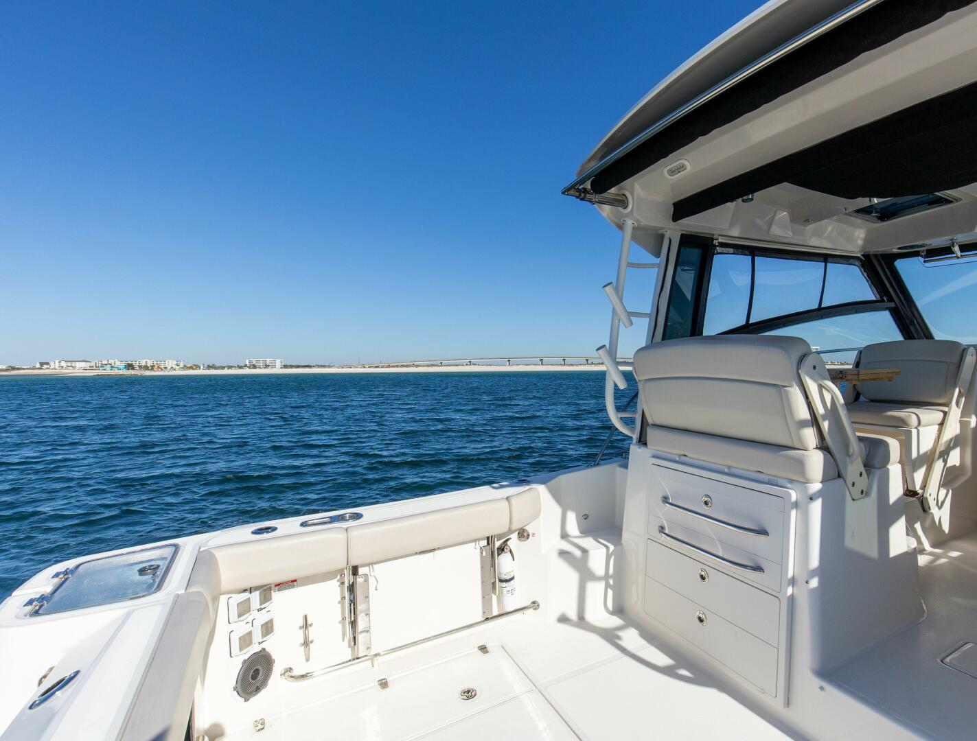 Slide: The Image of 2021 32 Boston Whaler 325 Conquest Optimism Deck - 4901667