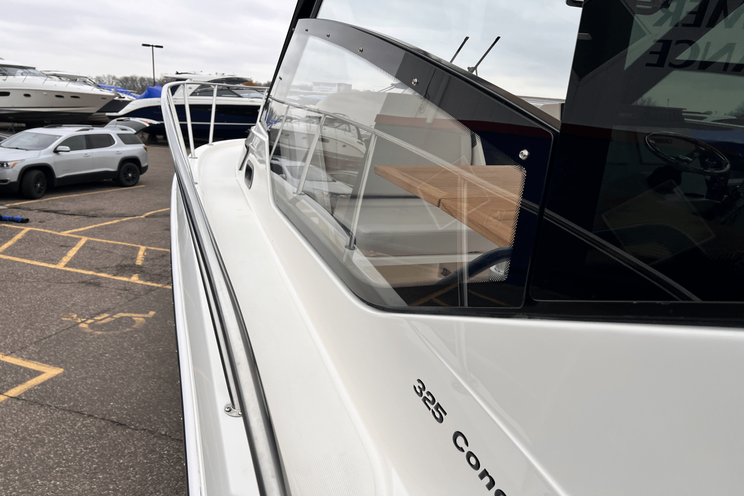 Slide: The Image of Boston Whaler 325 Conquest 2025 - 22