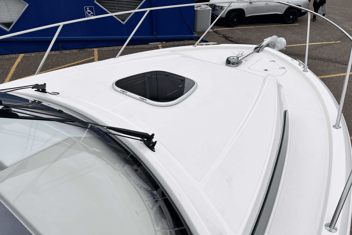 Slide: The Image of Boston Whaler 325 Conquest 2025 - 23