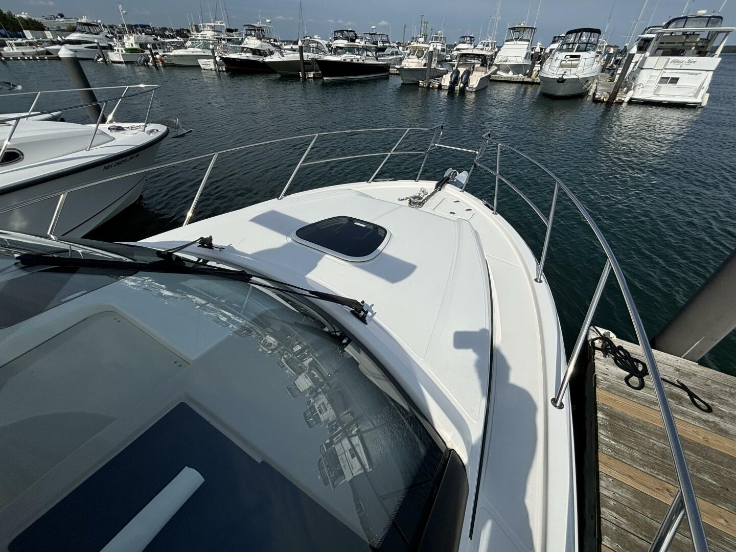Slide: The Image of Boston Whaler 325 Conquest Pilothouse 2020 - 4698760