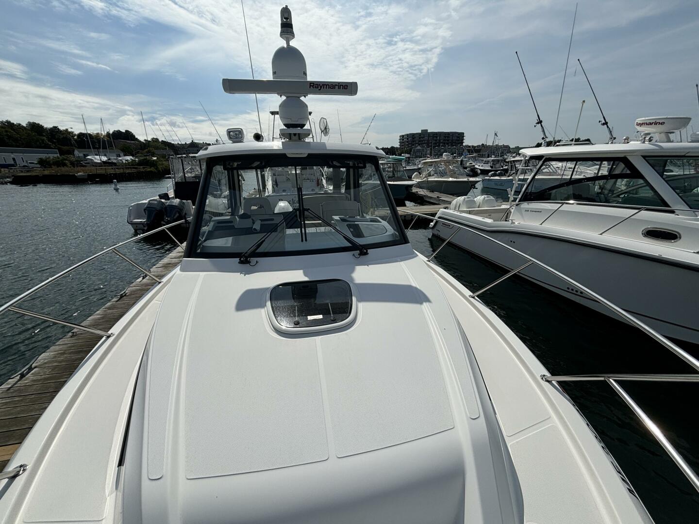 Slide: The Image of Boston Whaler 325 Conquest Pilothouse 2020 - 4698762