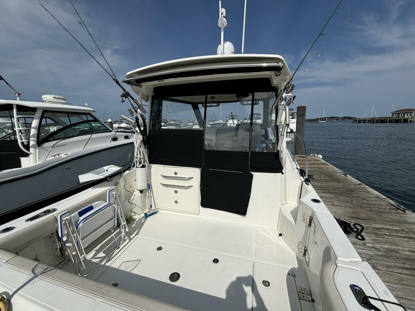 Slide: The Image of Boston Whaler 325 Conquest Pilothouse 2020 - 4698704