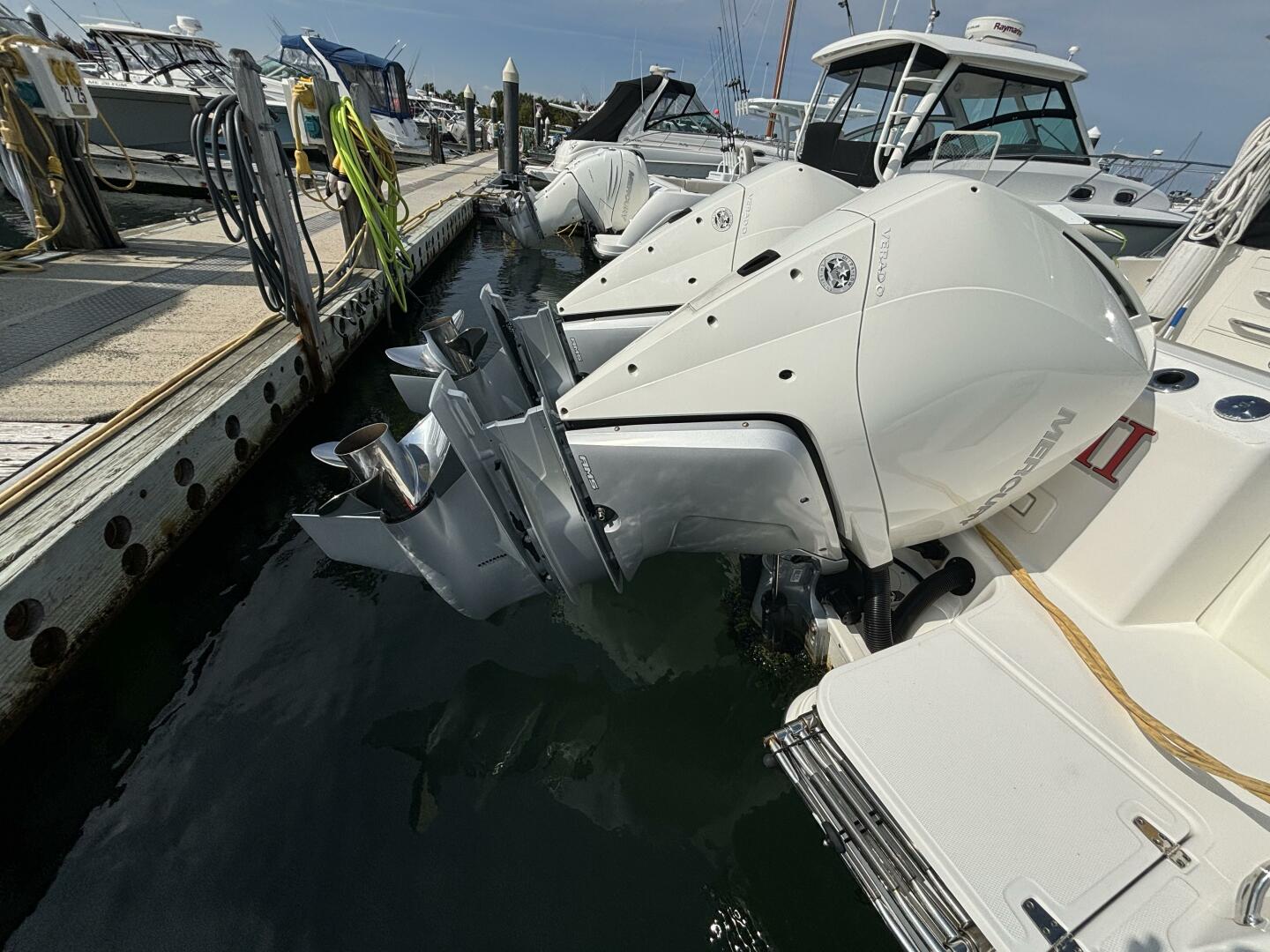 Slide: The Image of Boston Whaler 325 Conquest Pilothouse 2020 - 4698707
