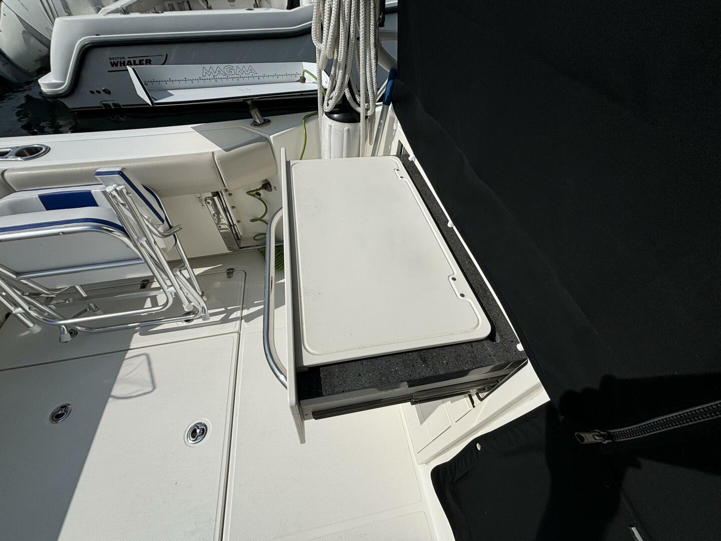 Slide: The Image of Boston Whaler 325 Conquest Pilothouse 2020 - 4698709