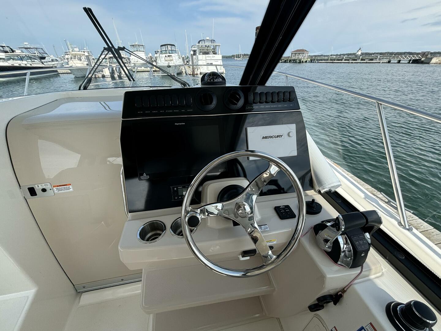 Slide: The Image of Boston Whaler 325 Conquest Pilothouse 2020 - 4698713