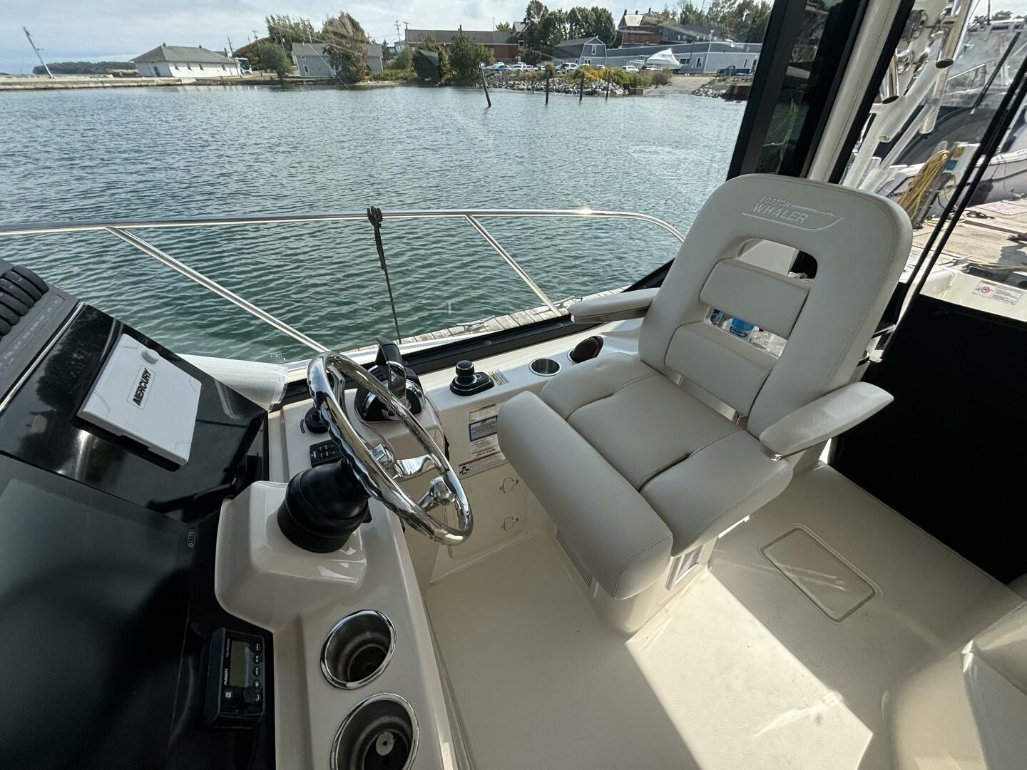 Slide: The Image of Boston Whaler 325 Conquest Pilothouse 2020 - 4698714