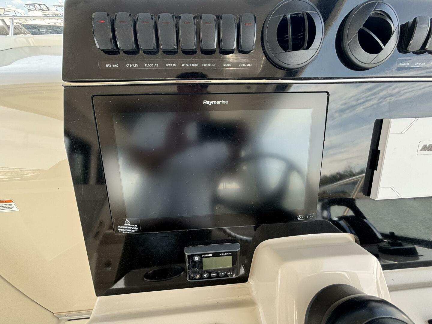 Slide: The Image of Boston Whaler 325 Conquest Pilothouse 2020 - 4698721