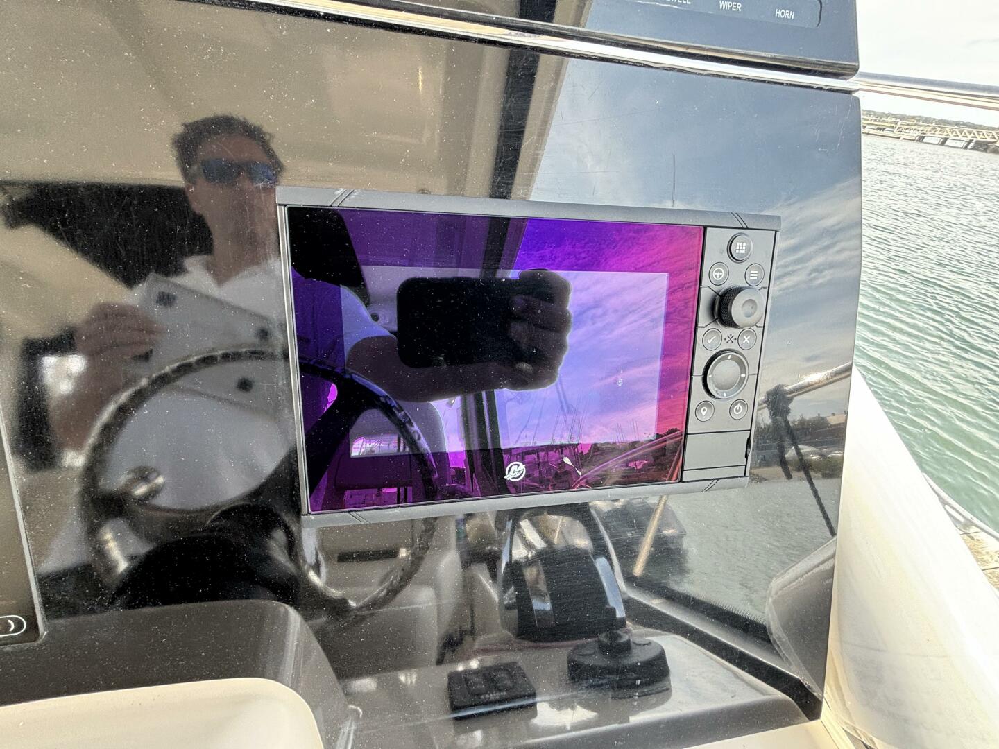 Slide: The Image of Boston Whaler 325 Conquest Pilothouse 2020 - 4698725